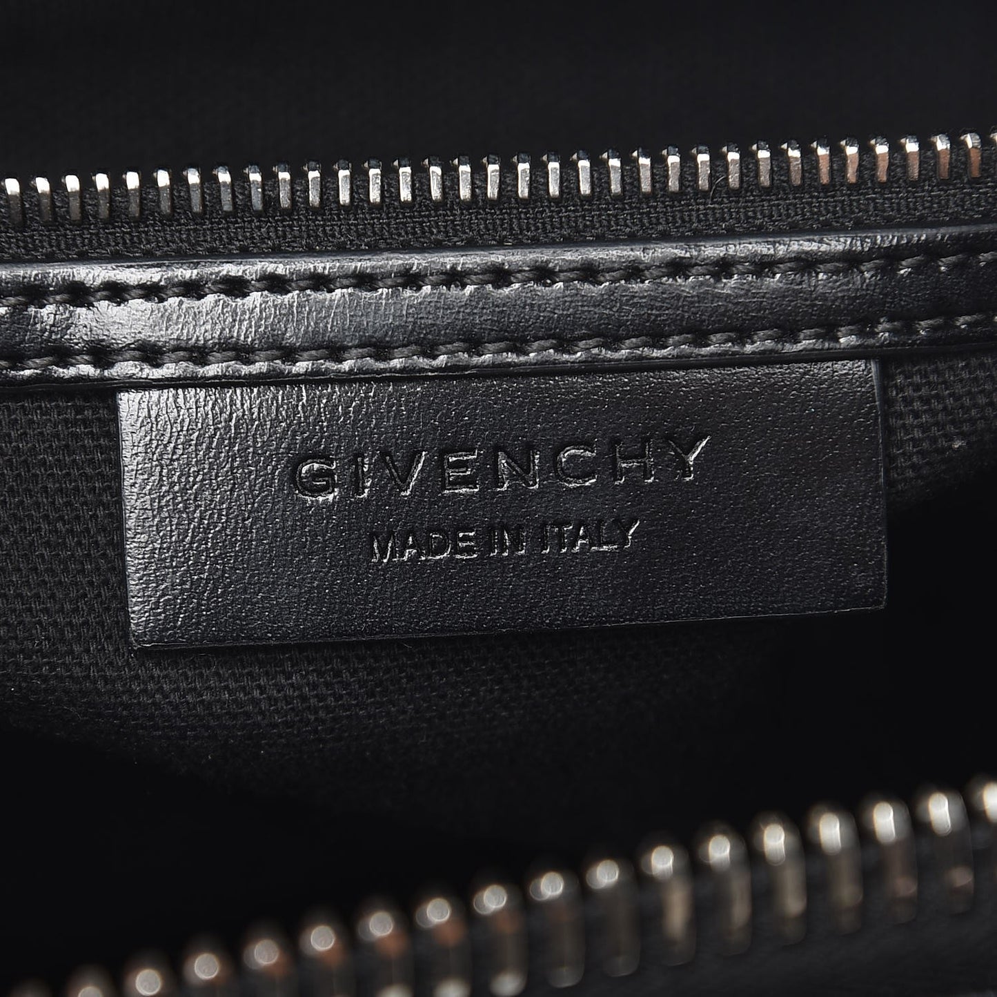 Shiny Lord Calfskin Medium Antigona Black