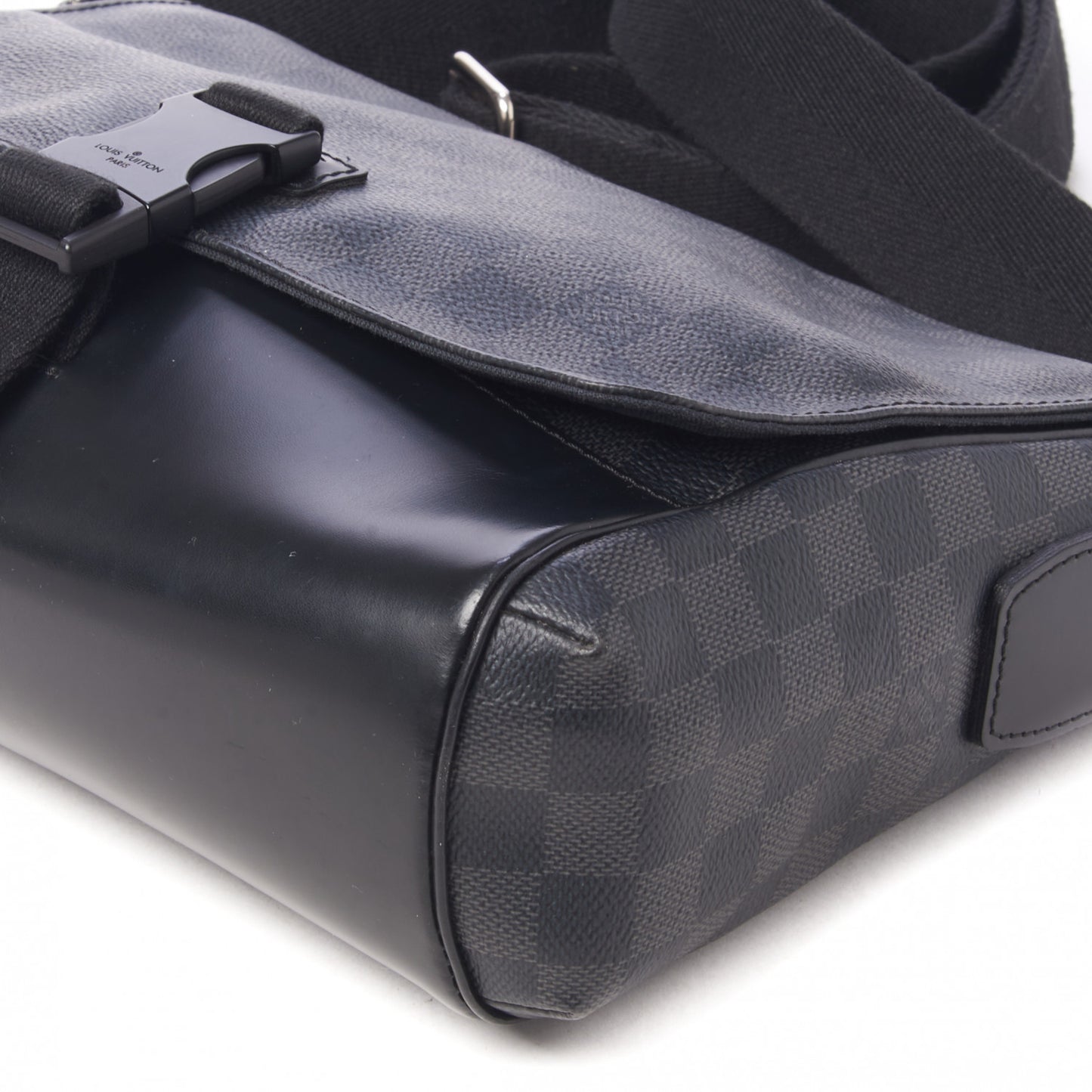 Damier Graphite Skyline Messenger PM