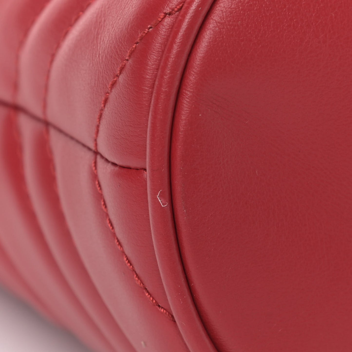 Calfskin Matelasse Mini GG Marmont 2.0 Bucket Bag Hibiscus Red