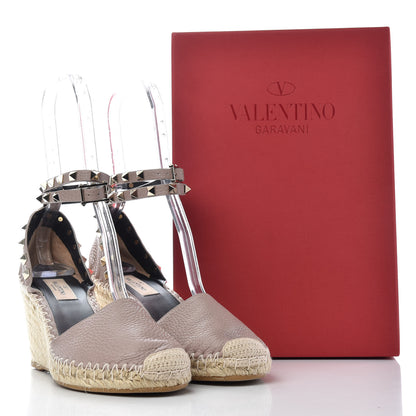 Valentino Garavani Grained Calfskin Rockstud Ankle Wrap Espadrille 15/85mm Wedges 38 Poudre 10 of 10