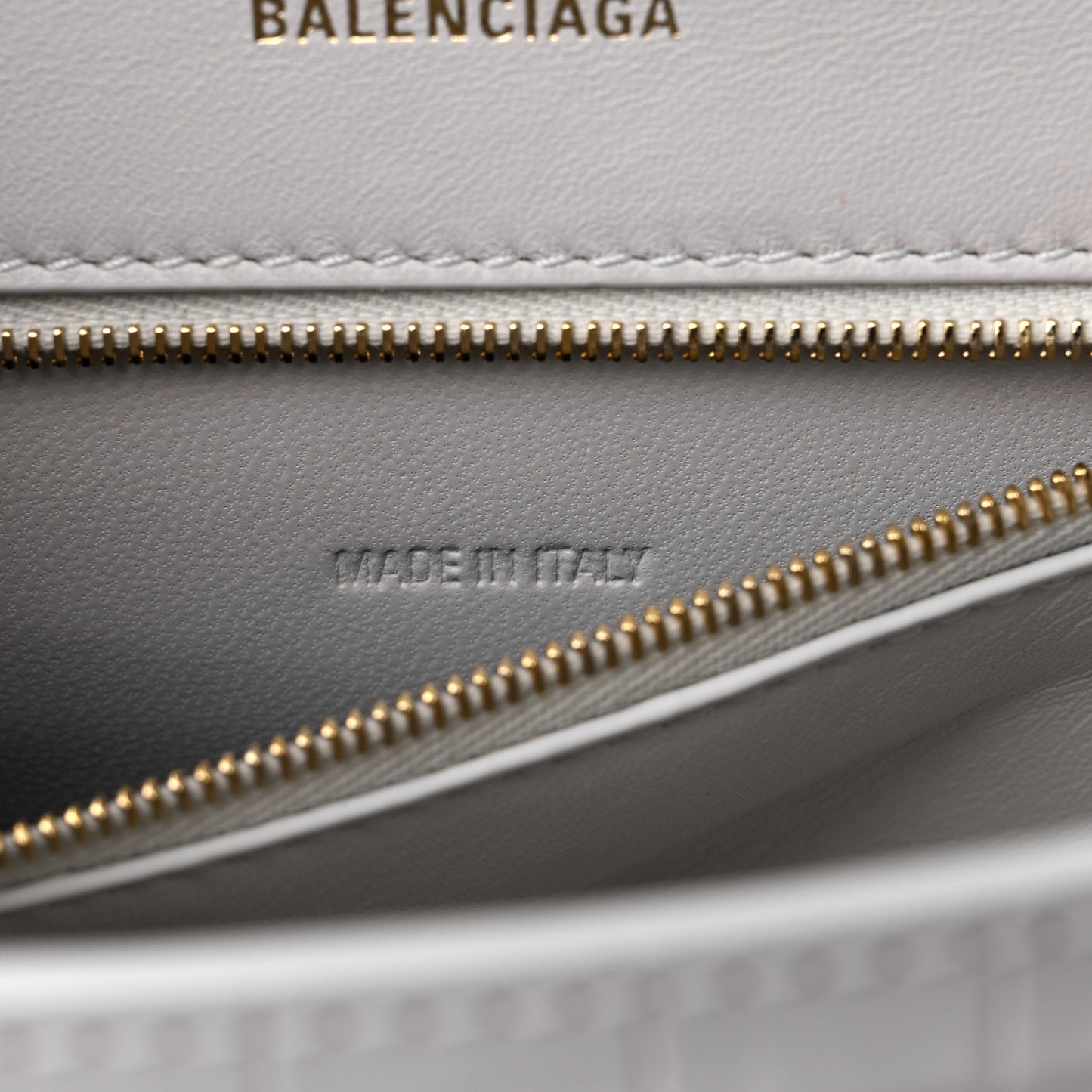 Shiny Calfskin Crocodile Embossed Small Hourglass Top Handle Bag White