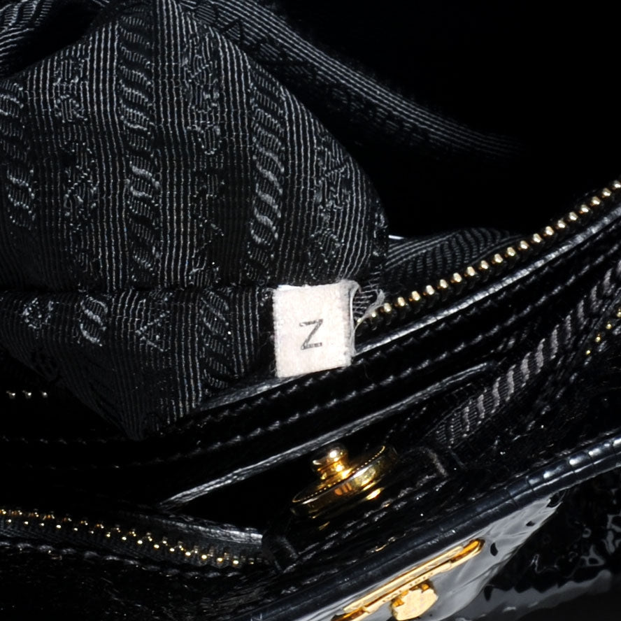 Vernice Shopping Tote Black