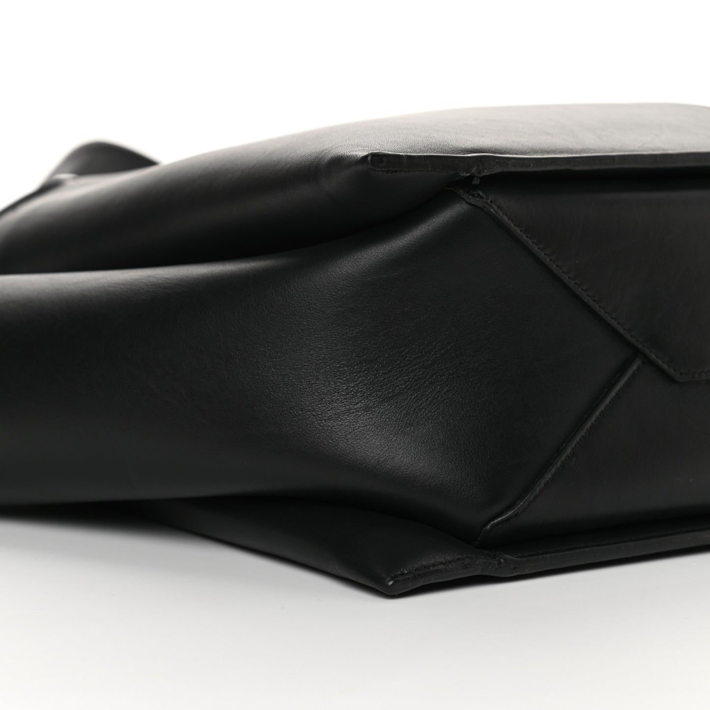 Supple Natural Calfskin Medium Tri-Fold Bag Black