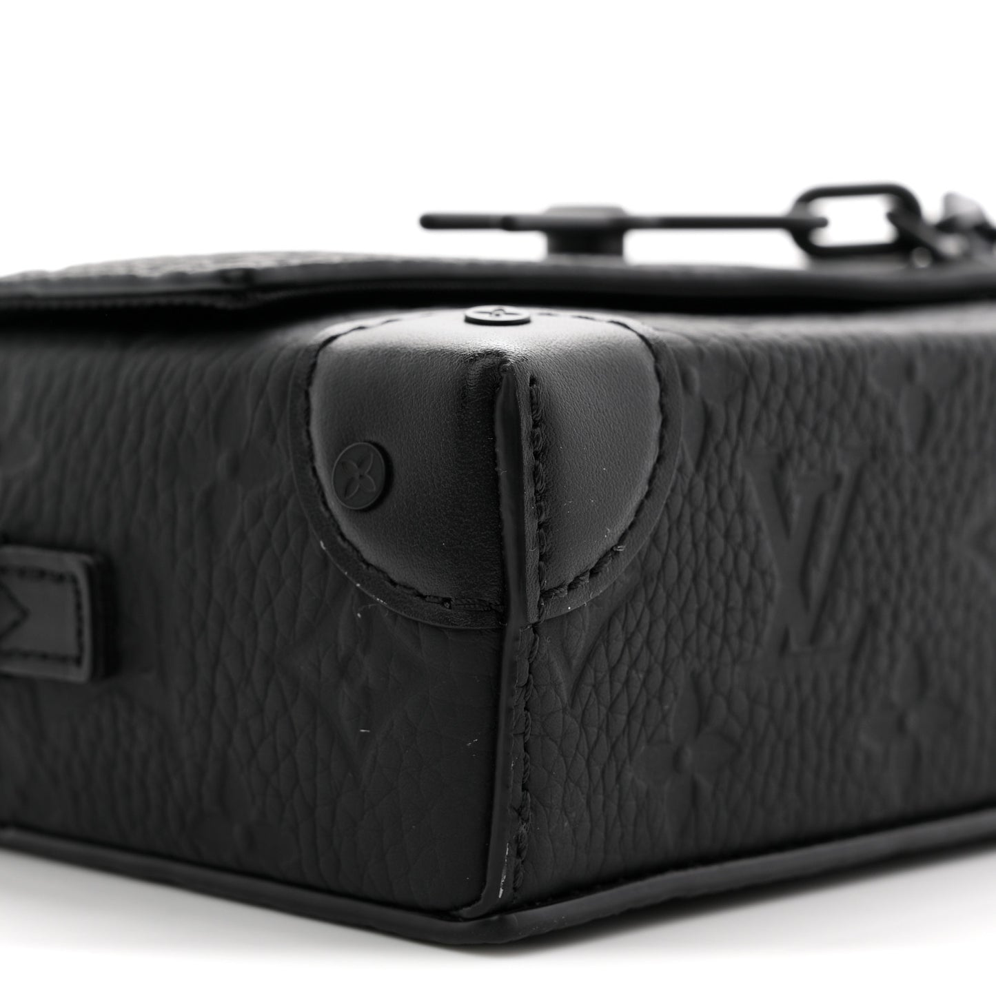 Taurillon Monogram Steamer Wearable Wallet Black