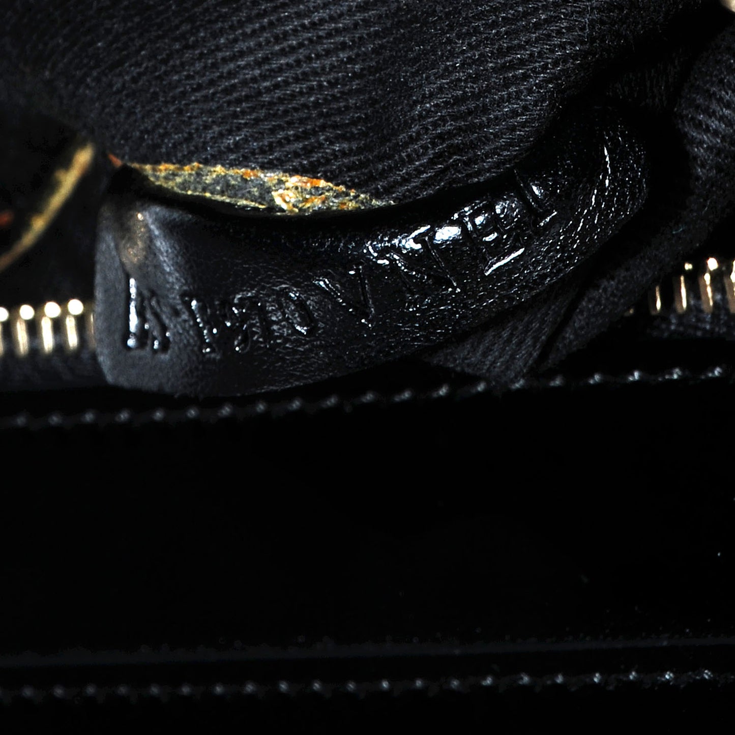 Patent Medium Rockstud Tote Black