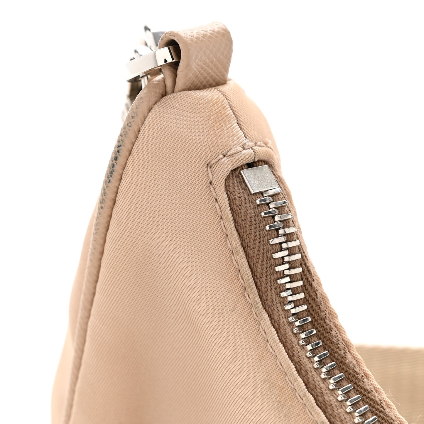 Tessuto Saffiano Re-Edition 2005 Shoulder Bag Cammeo