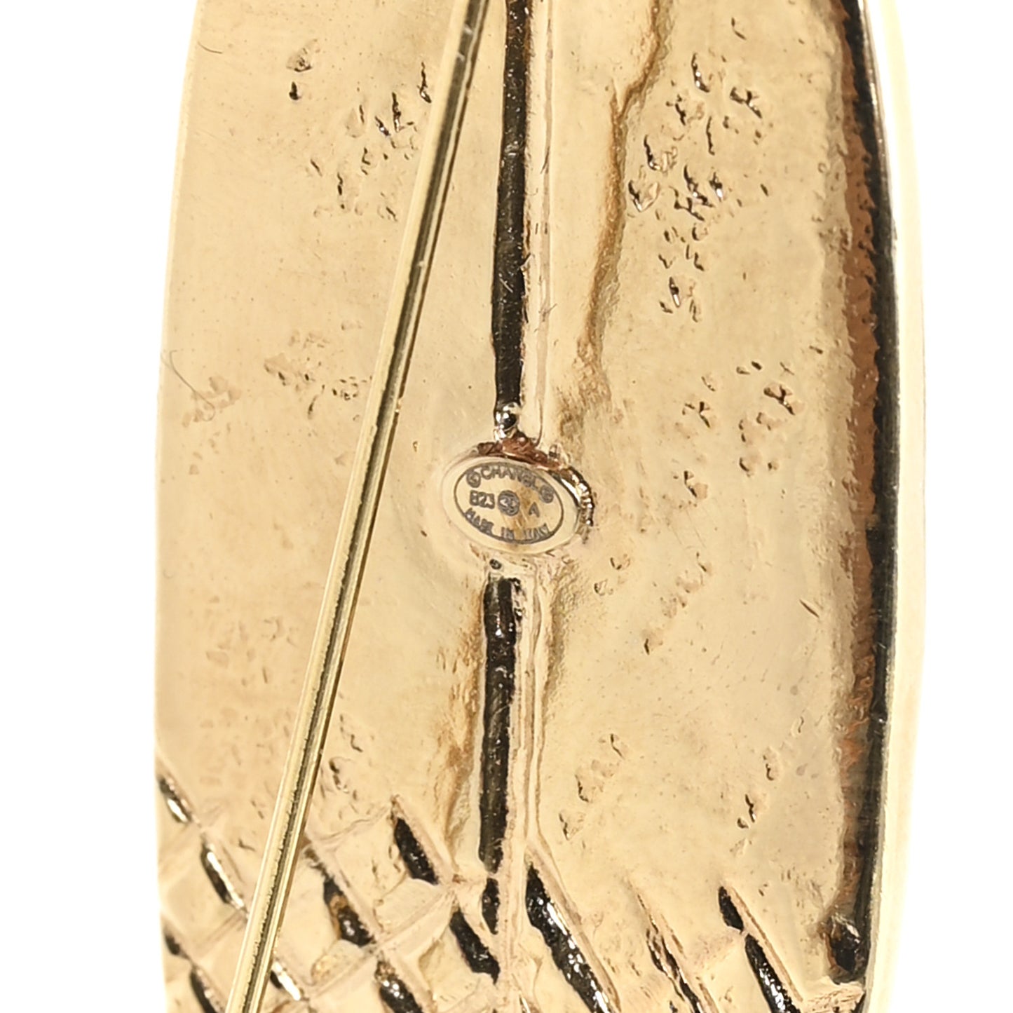 Metal CC Surfboard Brooch Gold