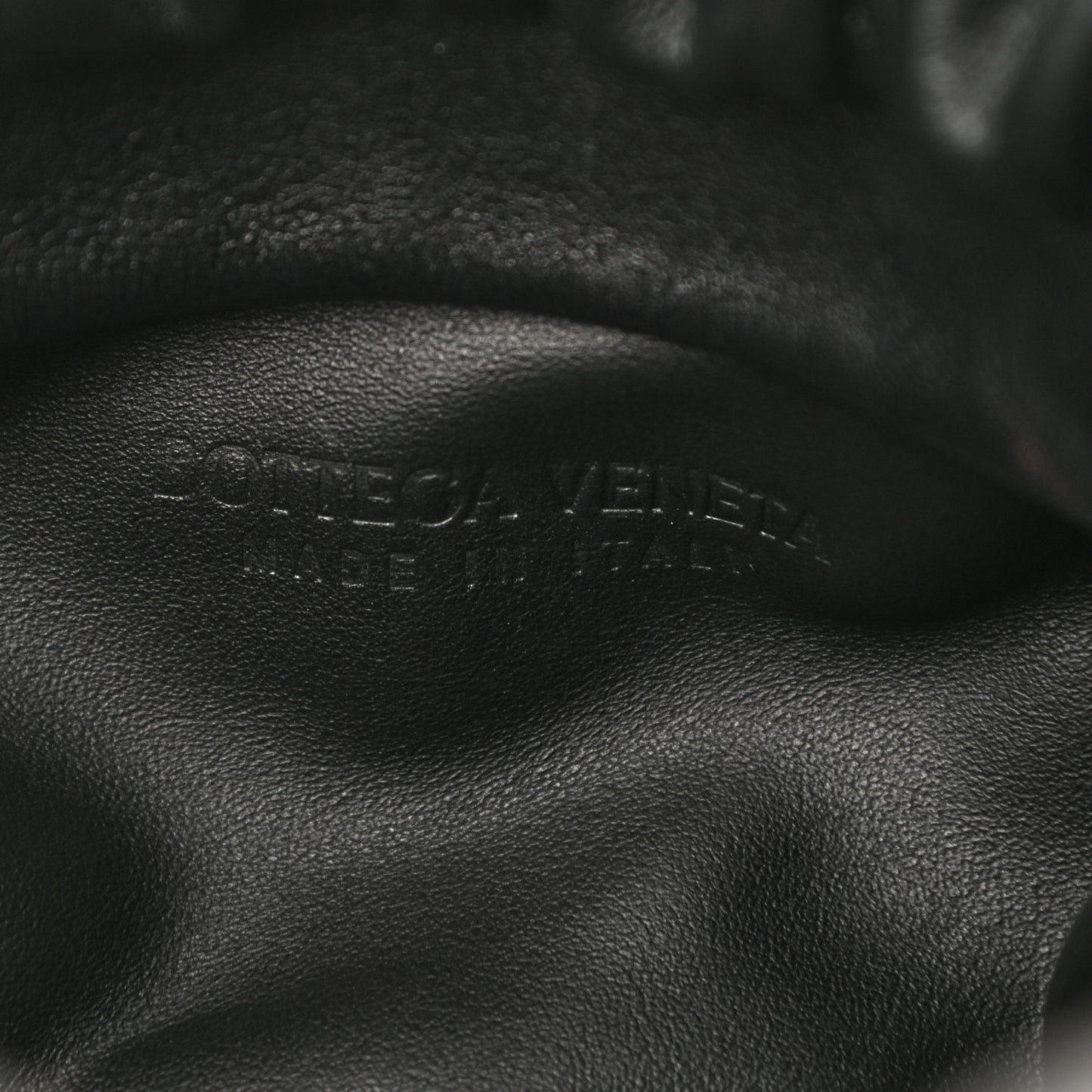 Calfskin The Pouch Chain Black