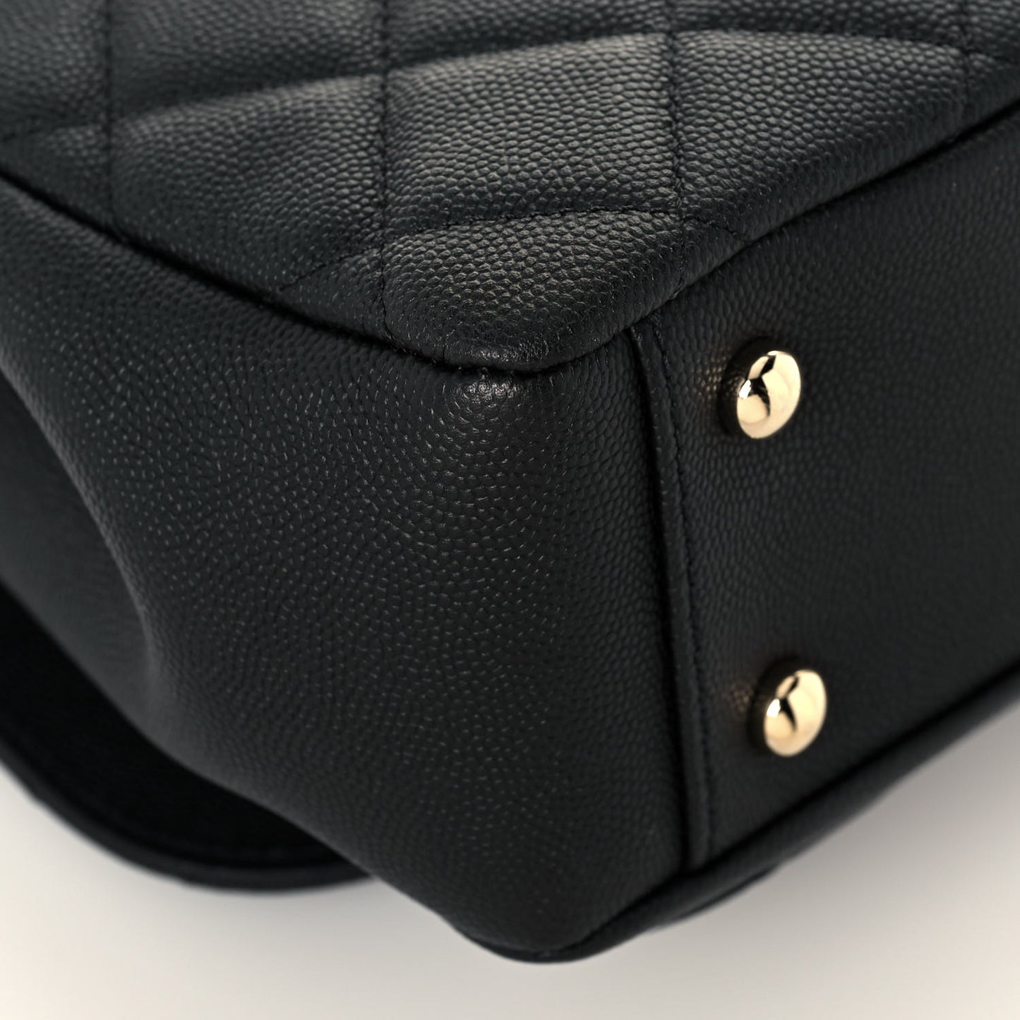 Caviar Quilted Medium Business Affinity Flap Black
