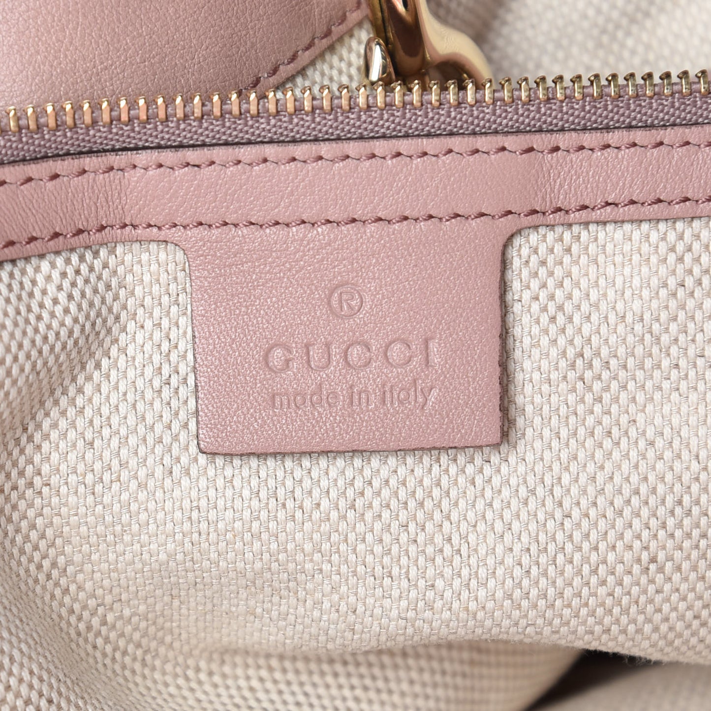 Patent Medium Soho Chain Shoulder Bag Dark Cipria