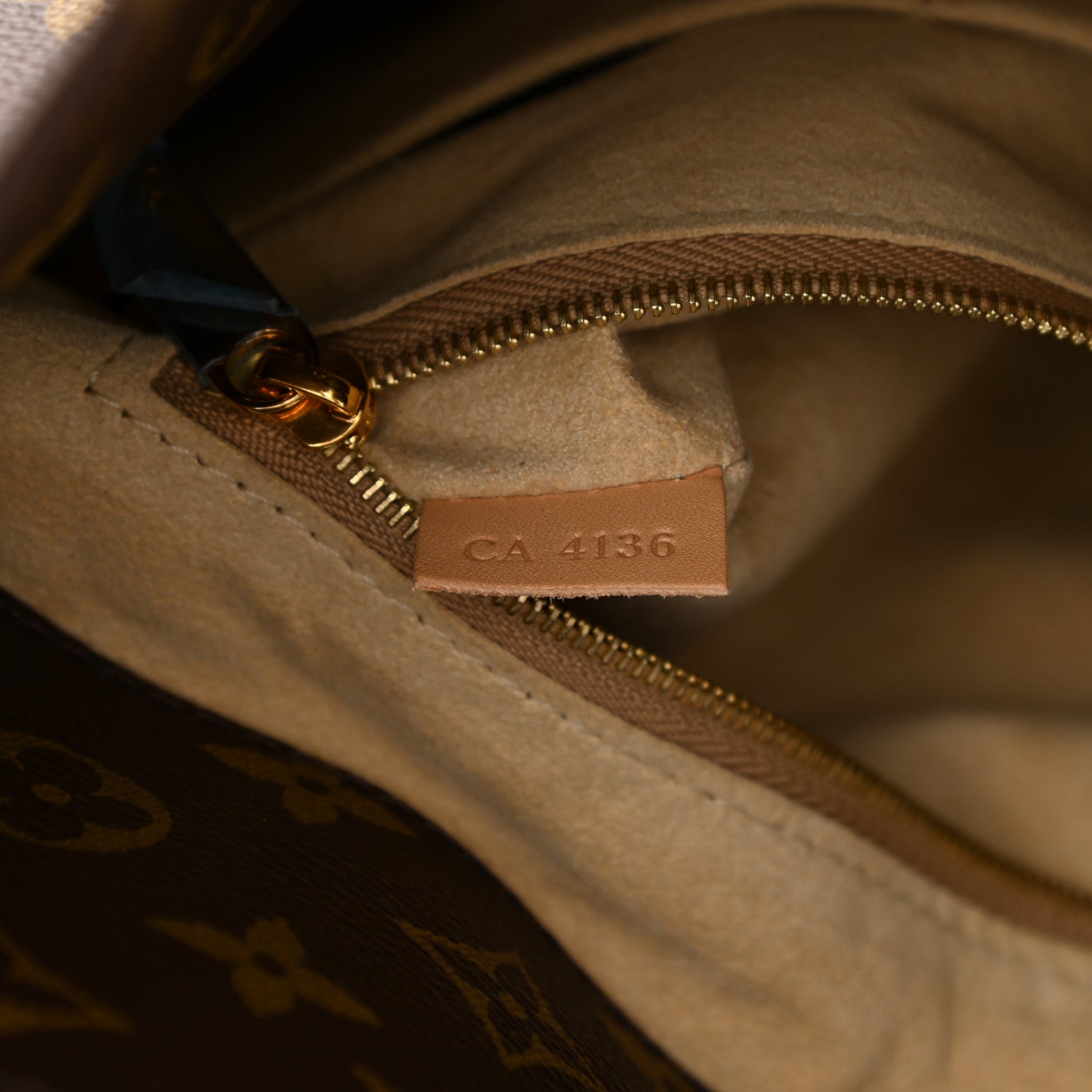 Louis Vuitton Ayers Monogram Artsy MM 7 of 17