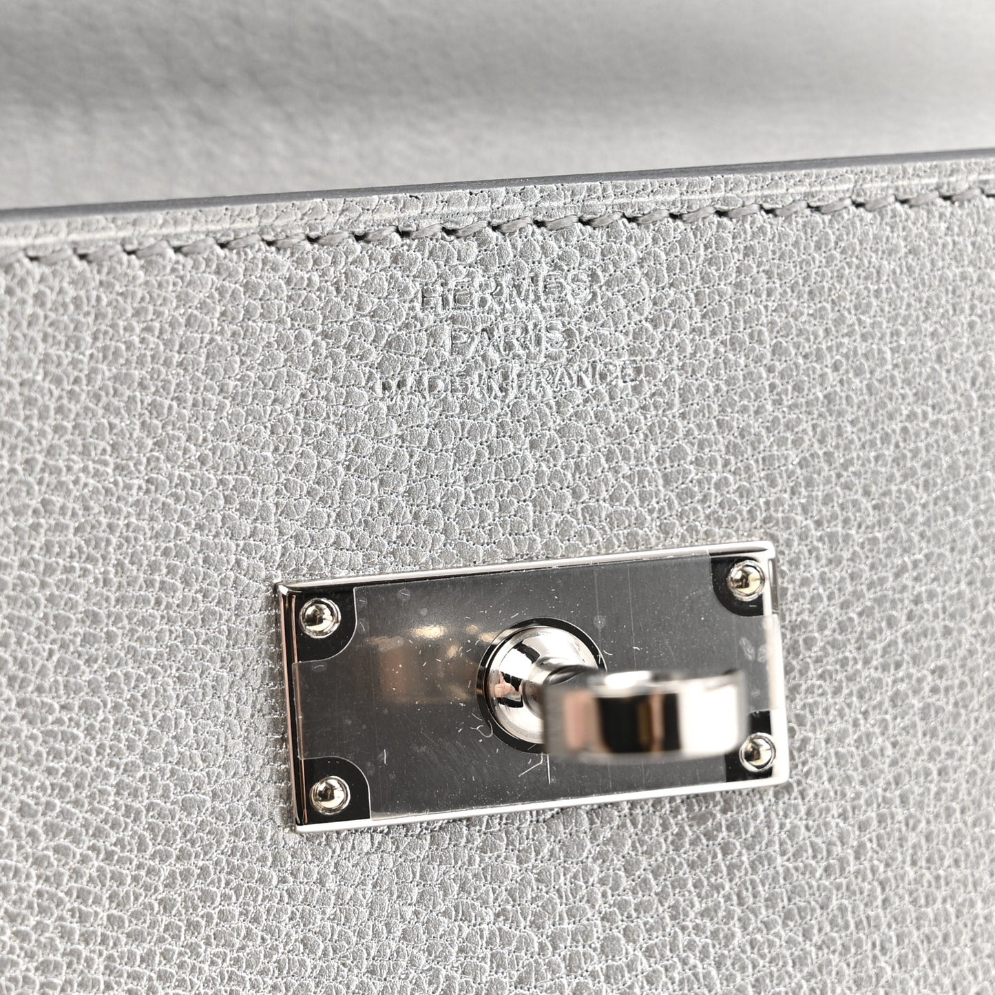 Metallic Chevre Chamkilight Kelly Wallet To Go Argent