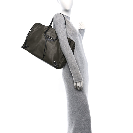 Supple Calfskin Papier A4 Zip Around Tote Green Black
