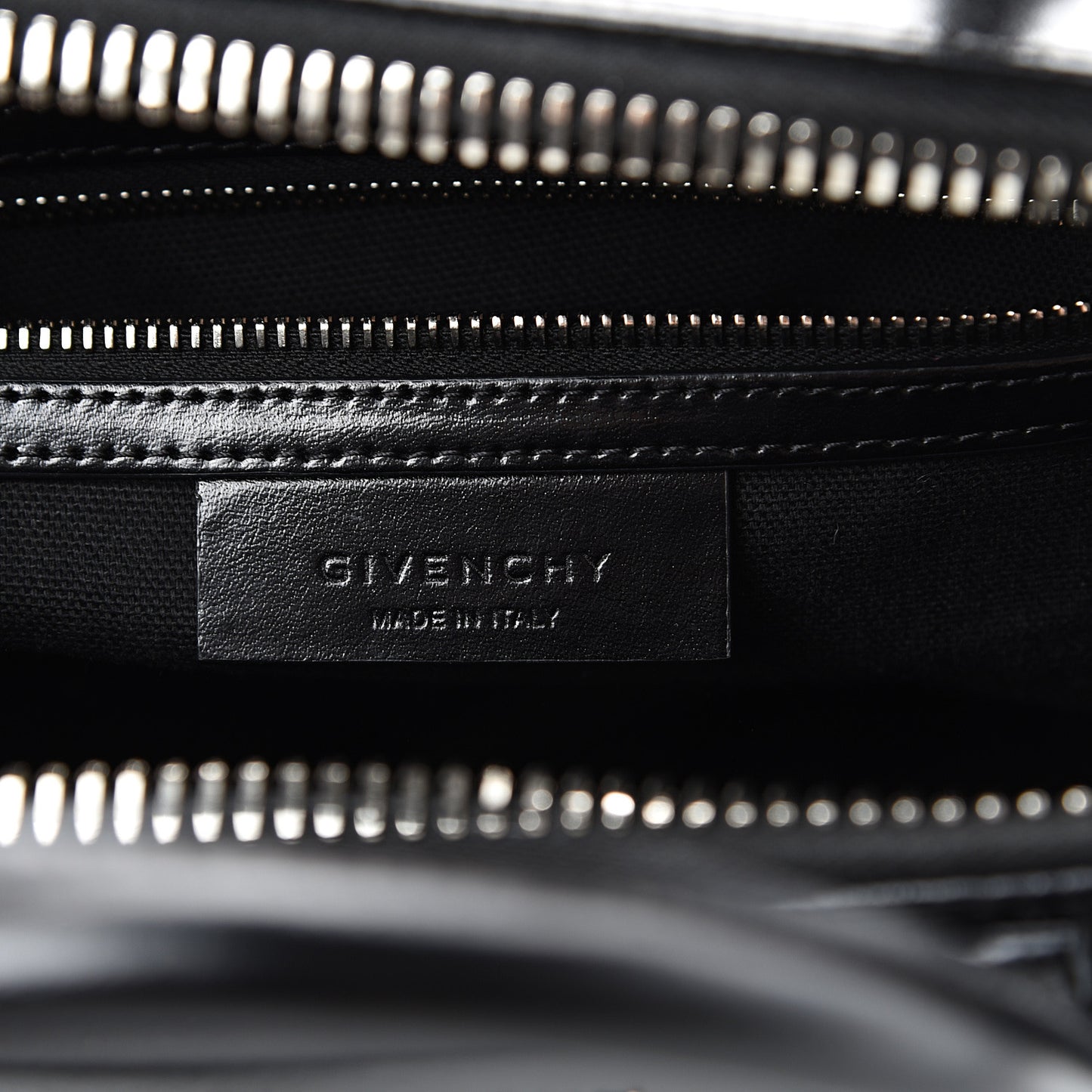 Shiny Lord Calfskin Small Antigona Black