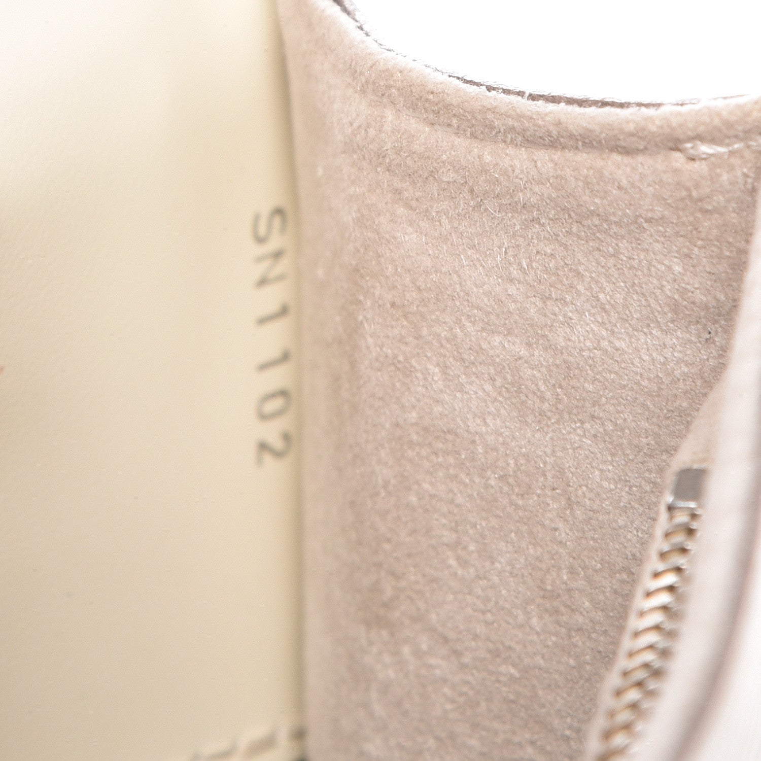 Louis Vuitton Epi Sevigne Clutch Ivory 5 of 11
