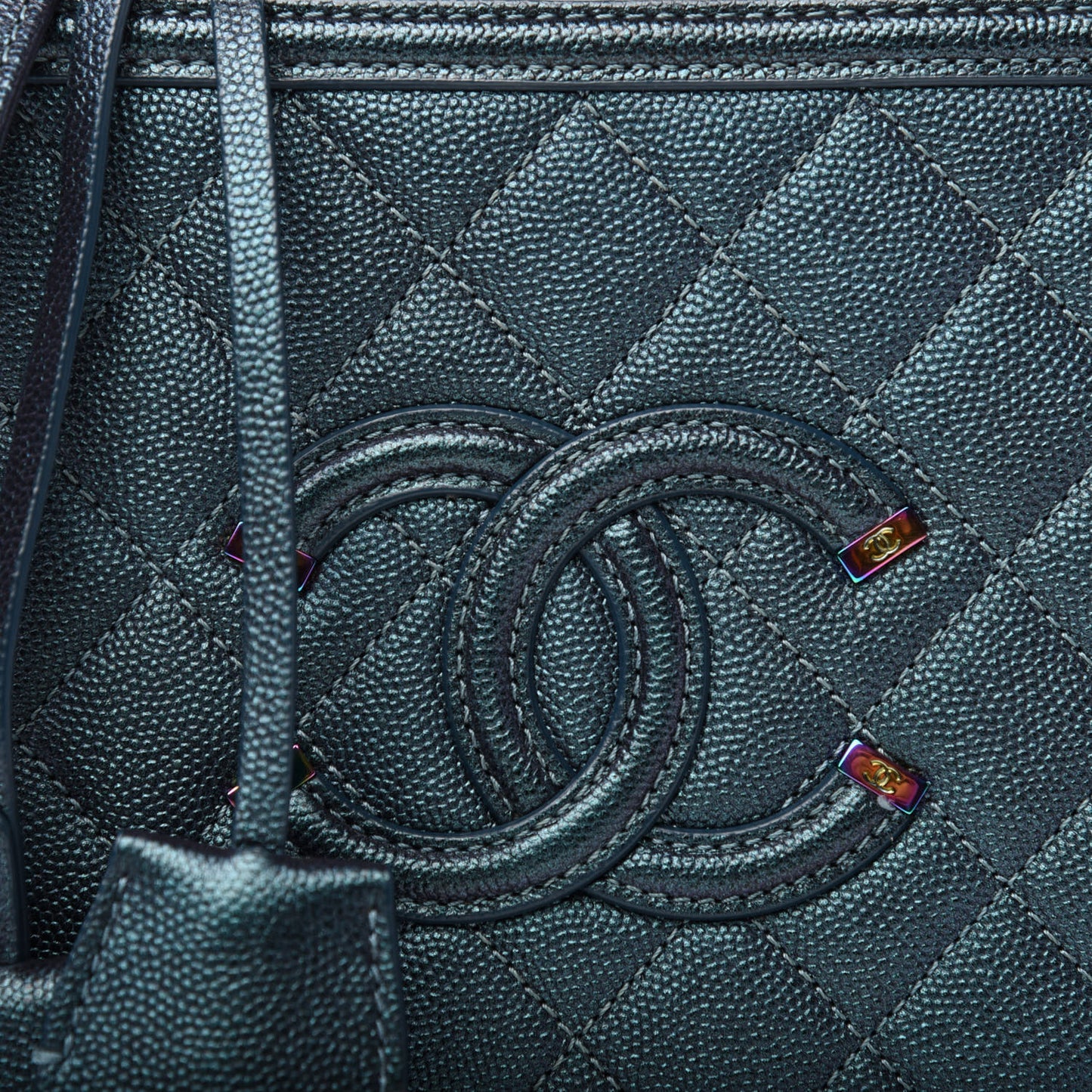 Iridescent Caviar Quilted Medium CC Filigree Vanity Case Dark Turquoise