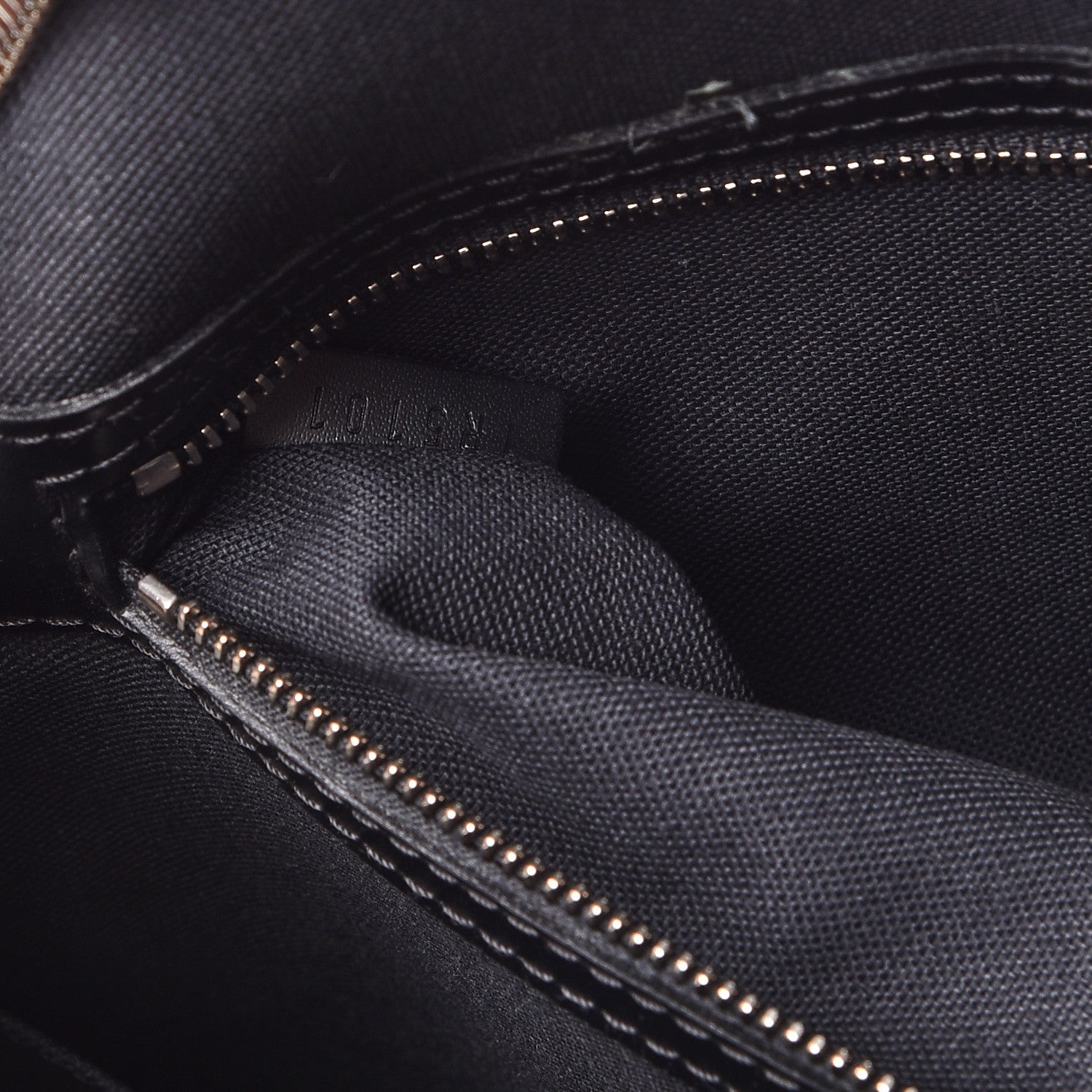 Louis Vuitton Damier Graphite Porte-Documents Voyage GM 7 of 9