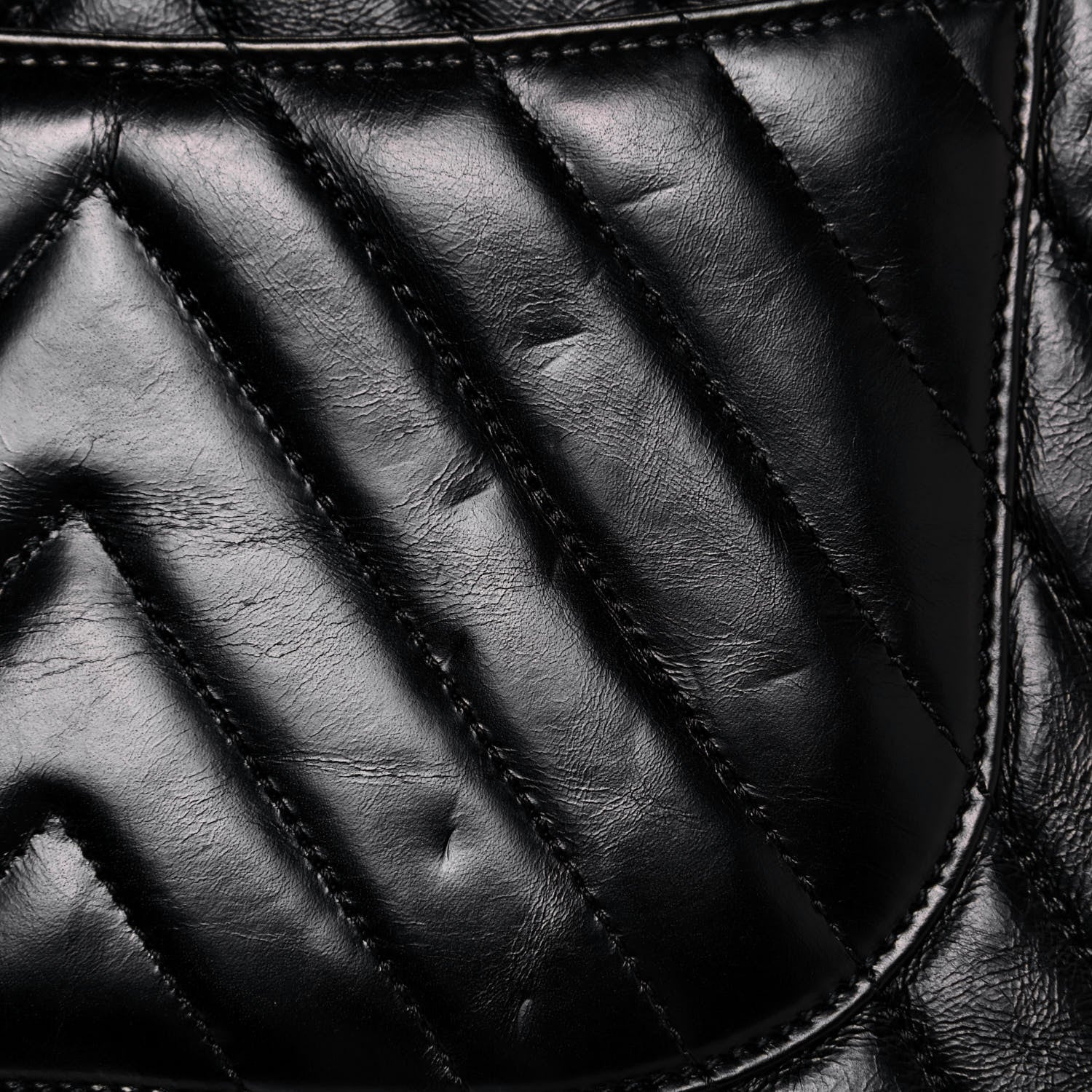 Chanel Calfskin Lizard Chevron Quilted Medium Coco Handle Flap Black 18 of 18