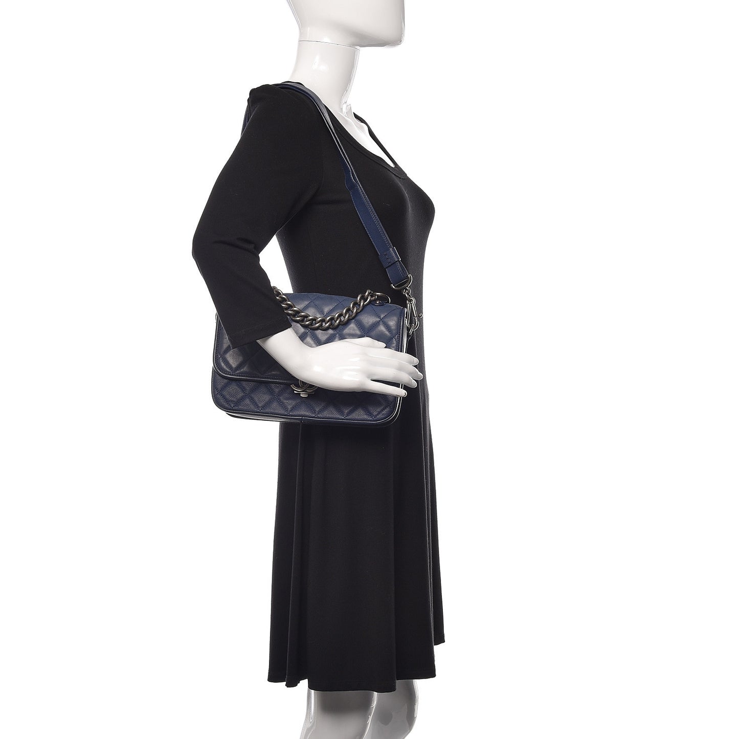 Caviar Iridescent Calfskin Quilted Medium Daily Carry Messenger Navy