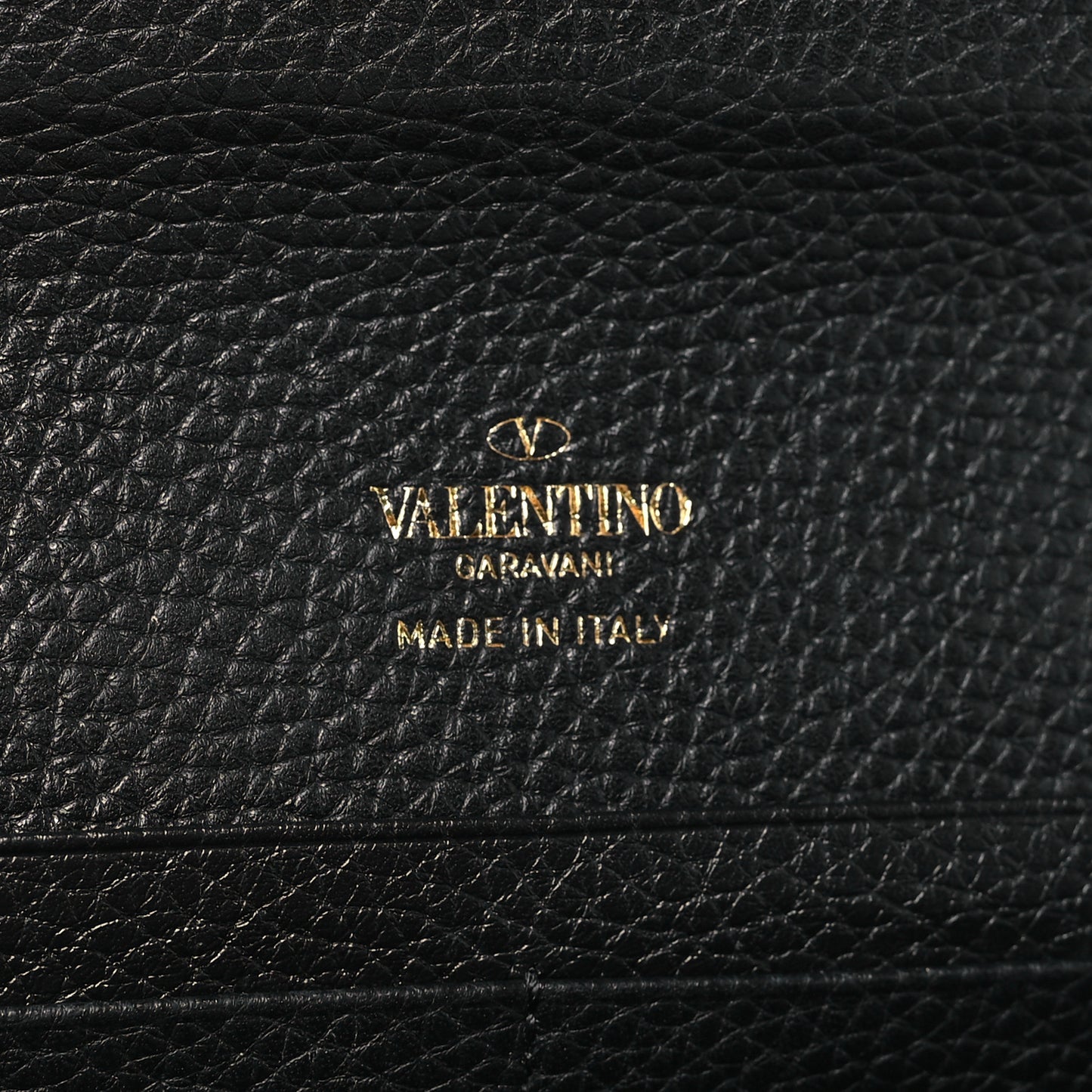 Pebbled Calfskin Rockstud Flip Lock Wallet On Chain Black