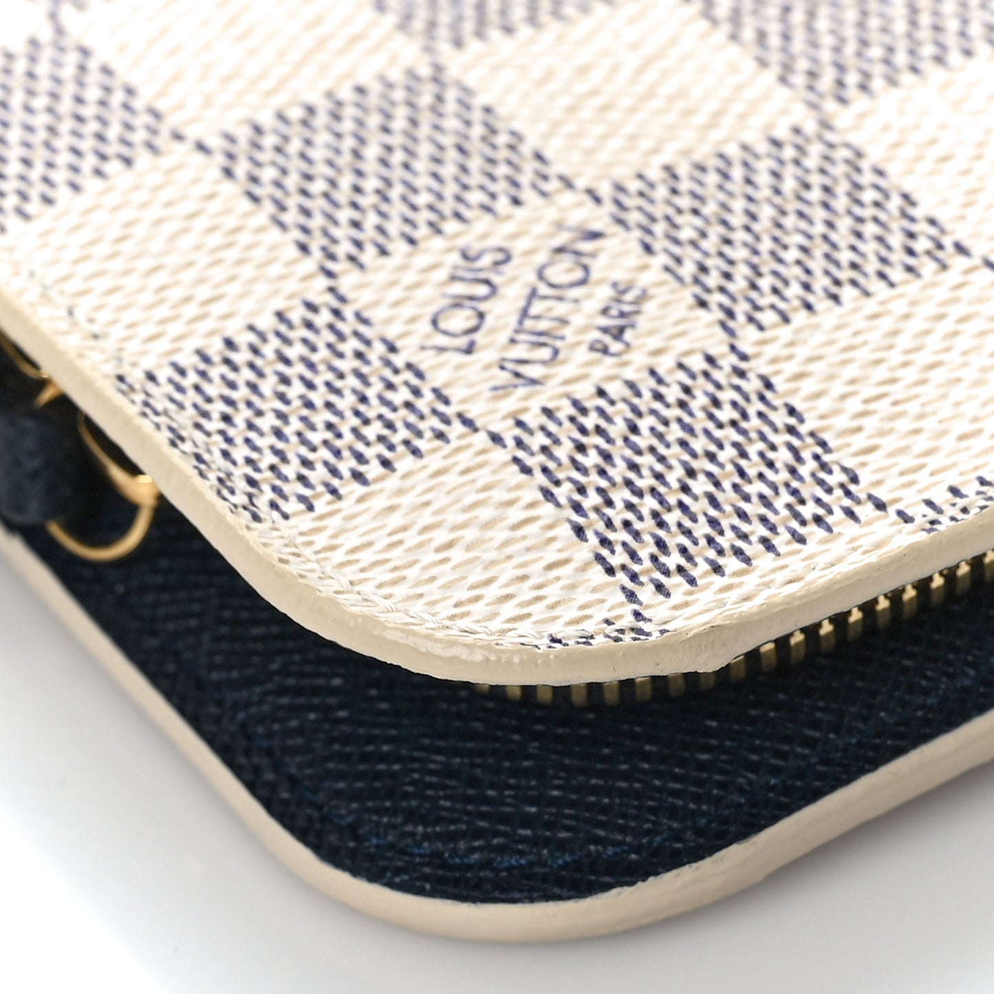 Damier Azur Articles de Voyage Insolite Wallet