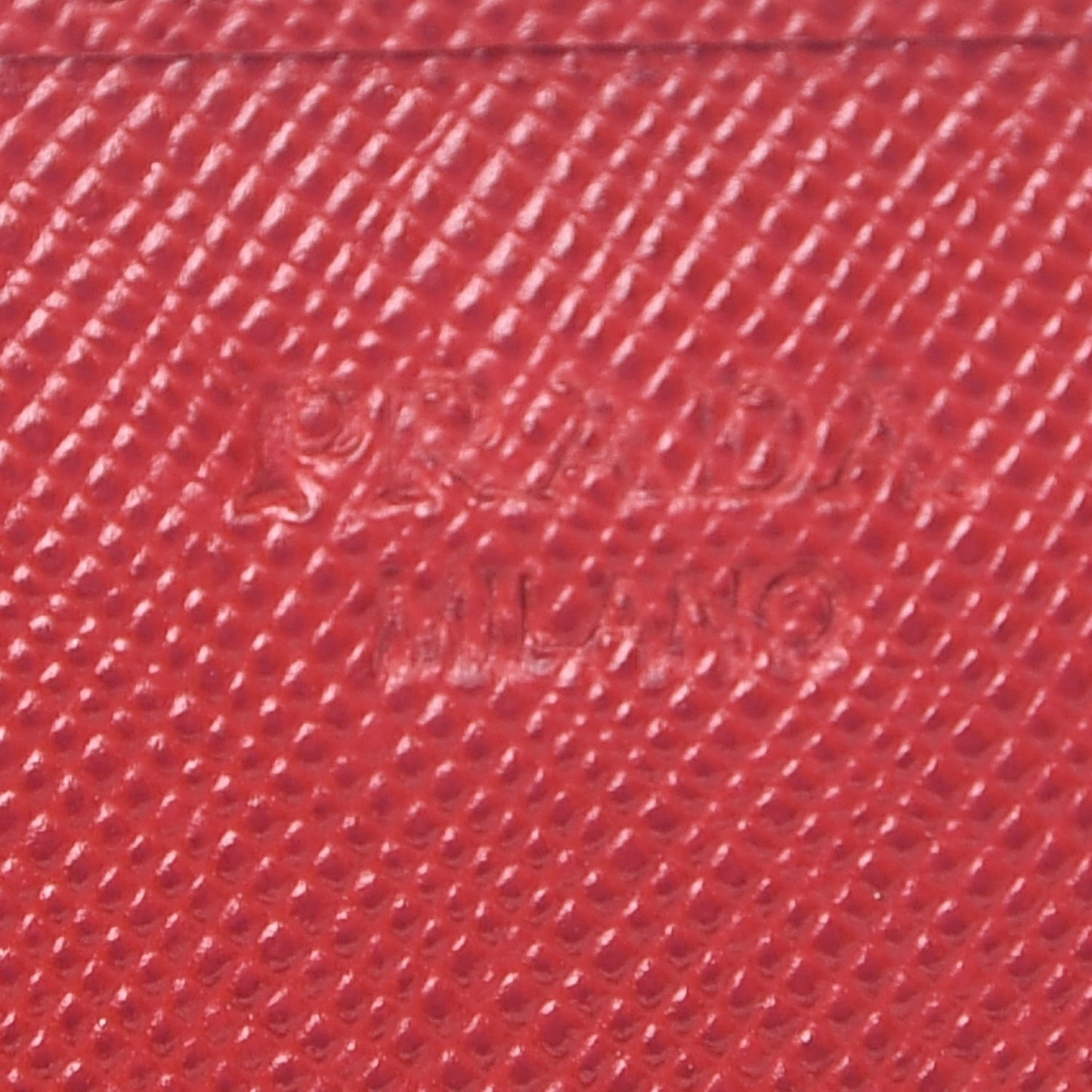 Saffiano Metal Oro Chain Wallet Fuoco