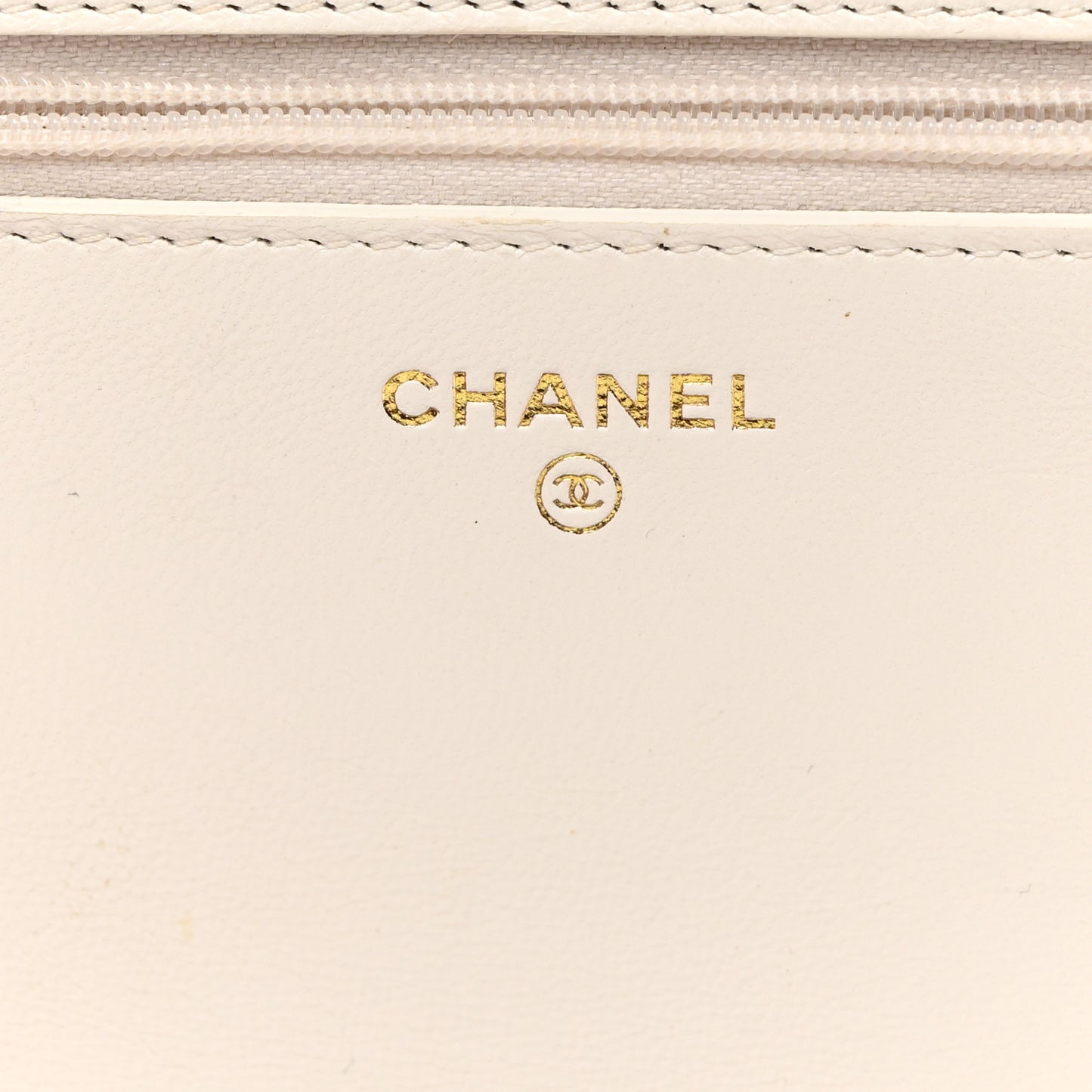 Lambskin Quilted CC Wallet On Chain WOC White