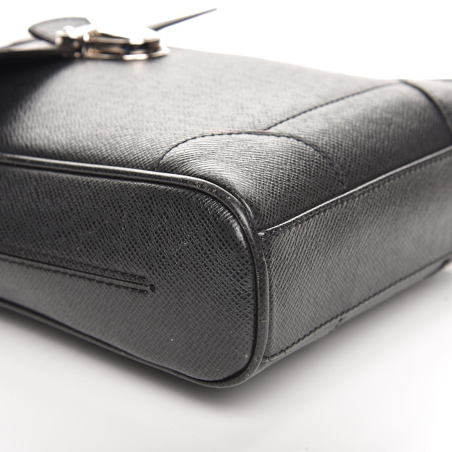 Louis Vuitton Taiga Luka Ardoise 10 of 11