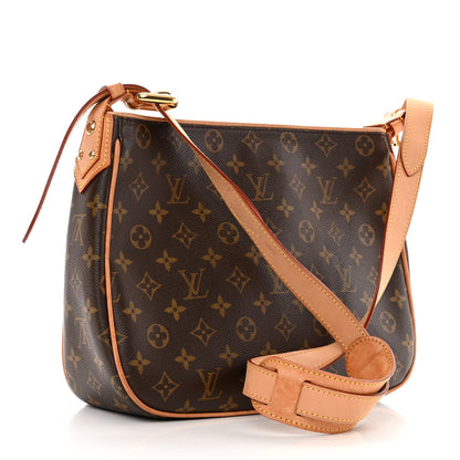 Louis Vuitton Monogram Hudson GM 3 of 10
