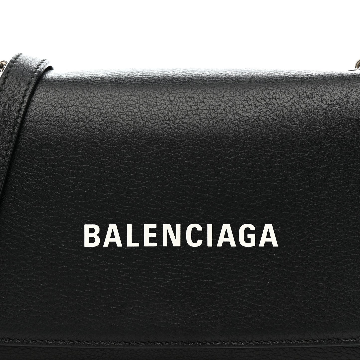 Pebbled Calfskin Logo Everyday Flap Chain Wallet Black