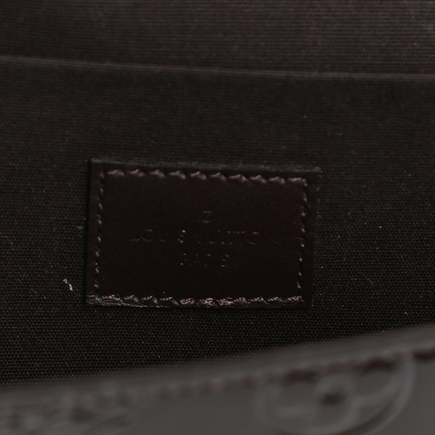 Vernis Pochette Felicie Chain Wallet Amarante
