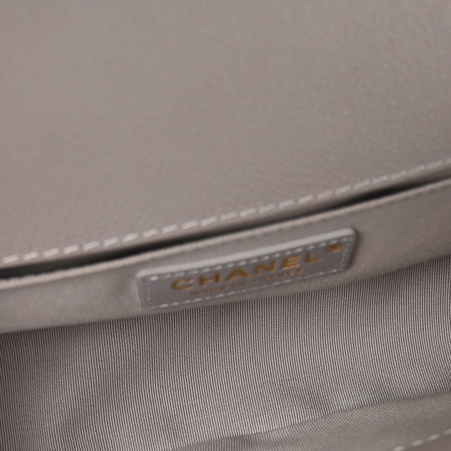 Caviar Quilted Chain Around Medium Boy Flap Grey