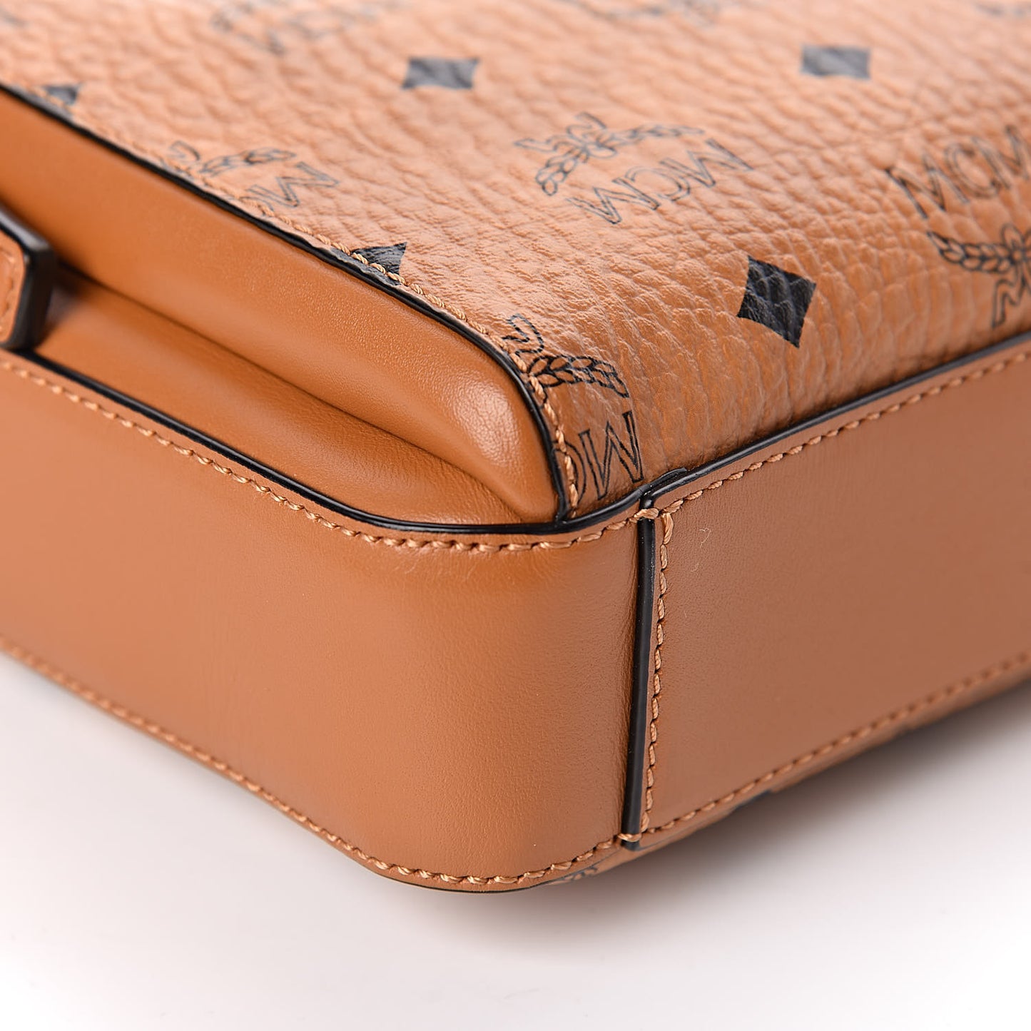 Calfskin Visetos Ottomar Messenger Cognac