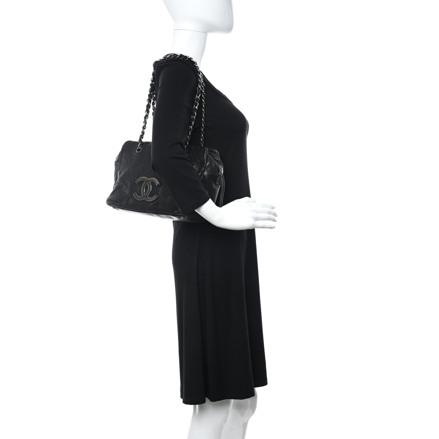 Chanel Calfskin Small Diamond Stitch Tote Black 3 of 5