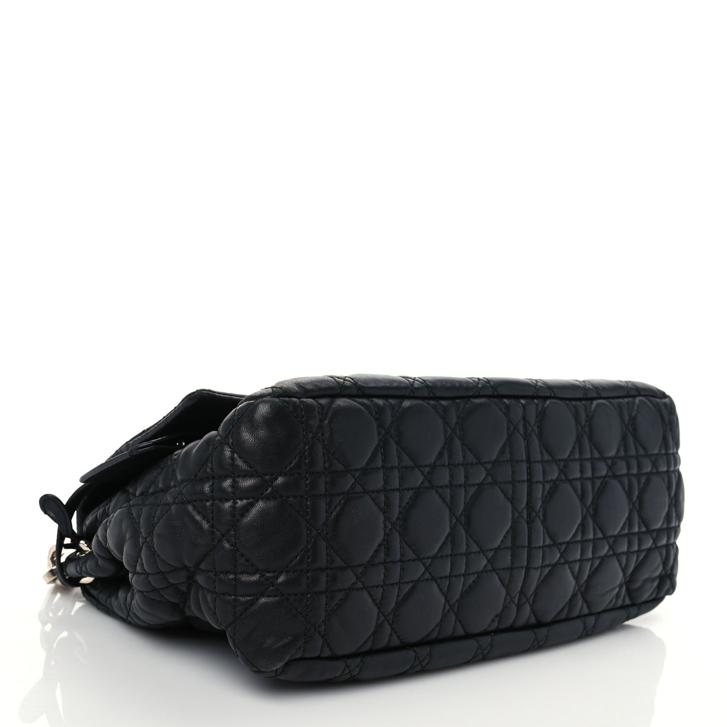 Lambskin Cannage Medium New Lock Flap Black