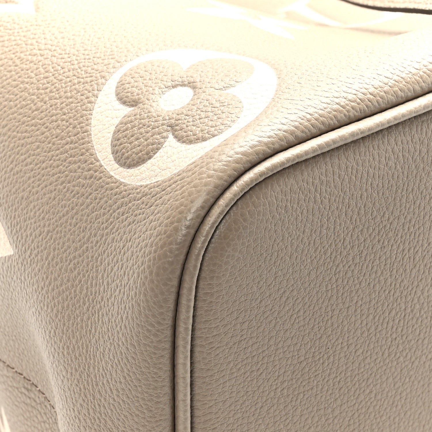 Louis Vuitton Empreinte Monogram Giant Neonoe MM Tourterelle Creme 8 of 11