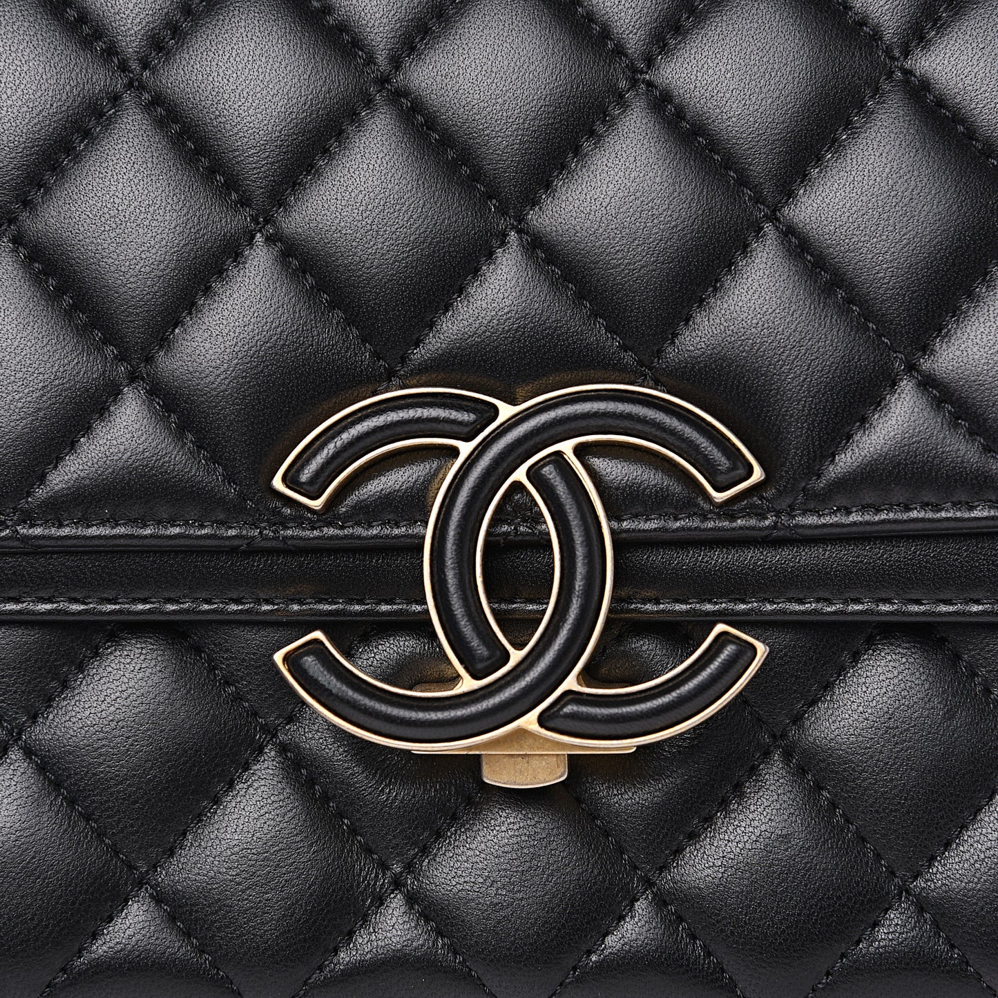 Lambskin Quilted Large CC Chic Flap Black