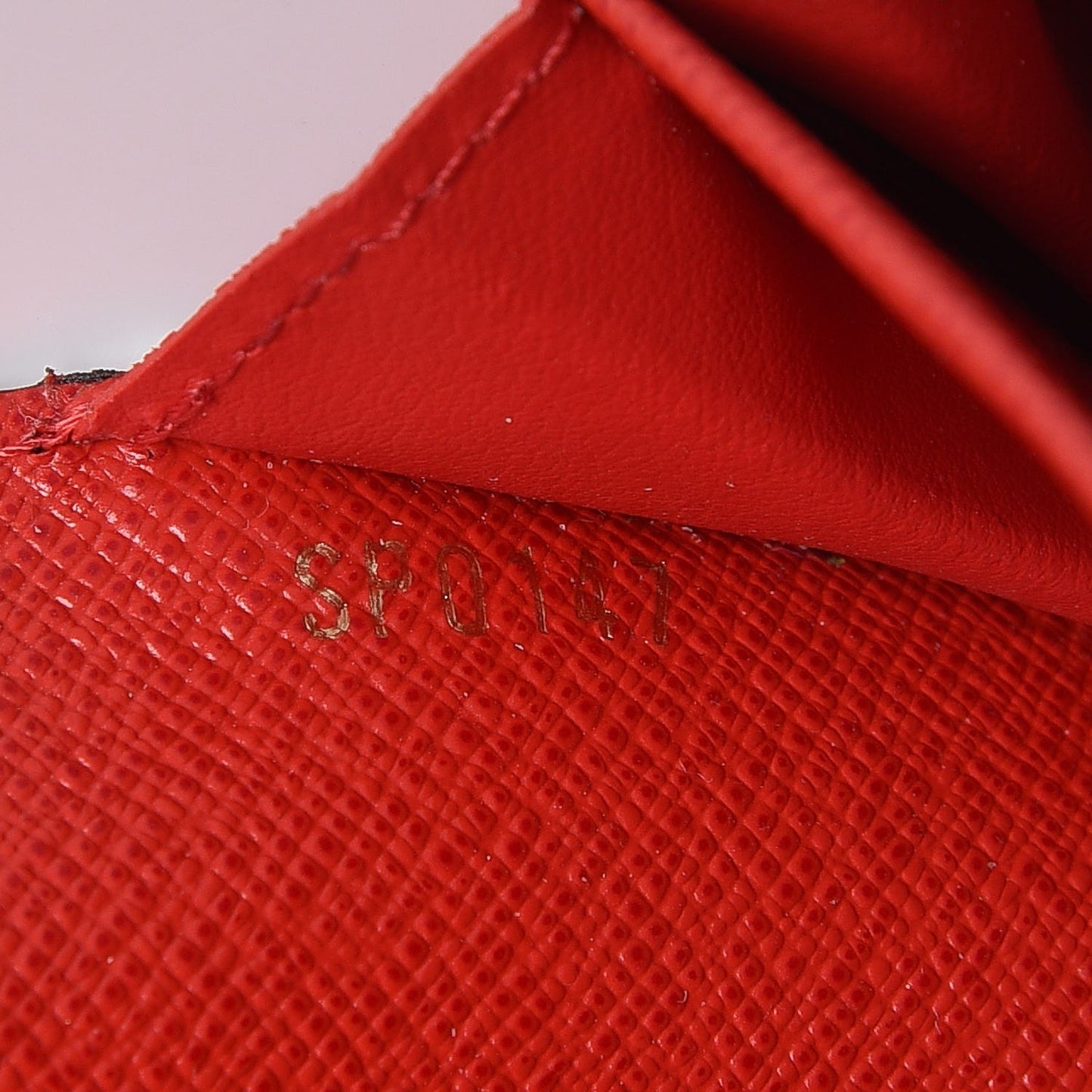 Monogram Sarah Multicartes Coquelicot
