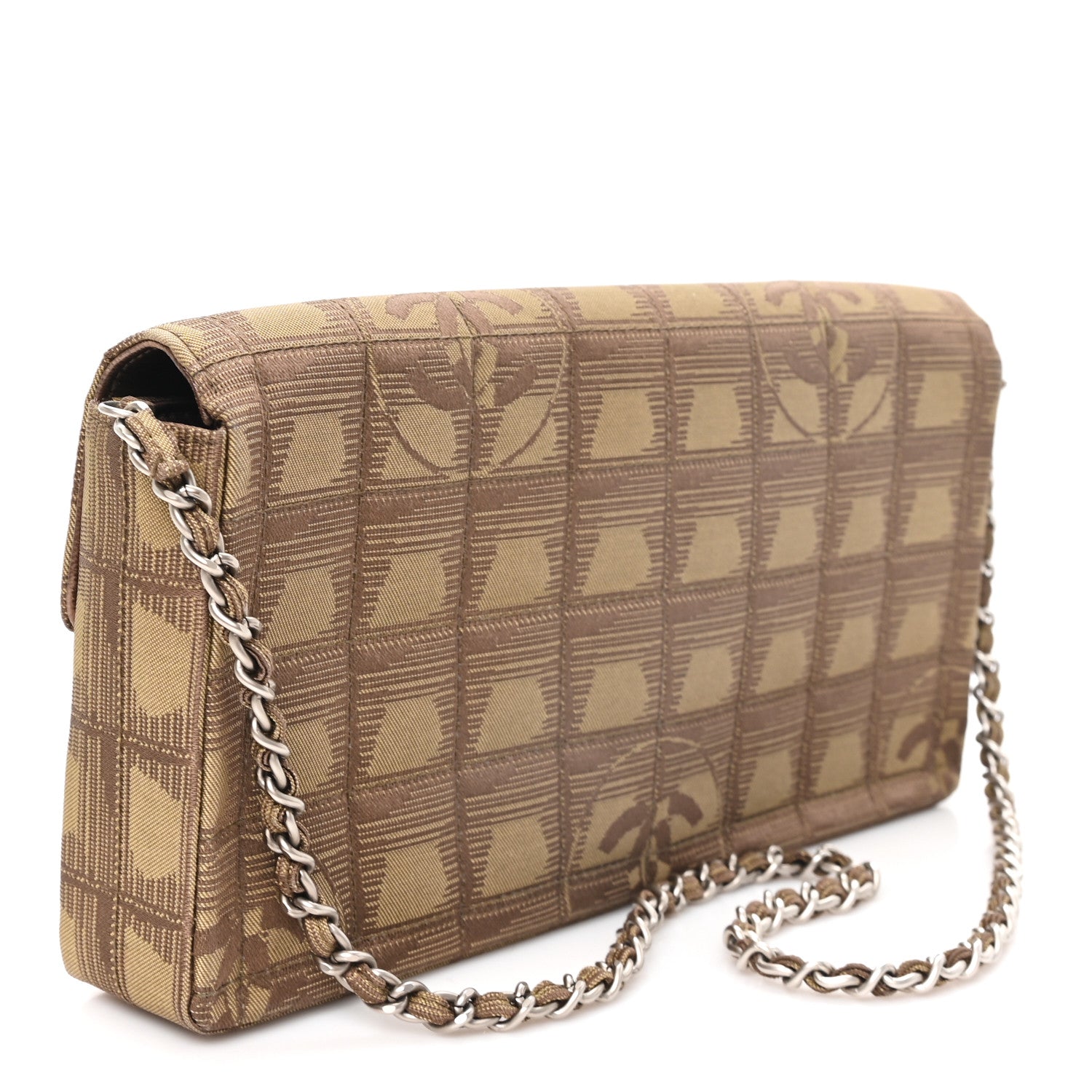 CHANEL ブラウン キルティング バッグ Chanel Nylon Travel Ligne East West Flap Brown 1921582 – FASHIONPHILE