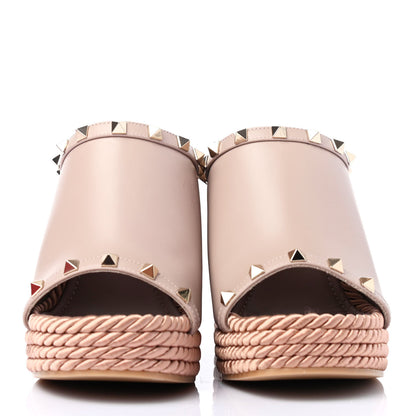 Valentino Garavani Calfskin Rockstud Wedge Mule 40 Poudre 2 of 4