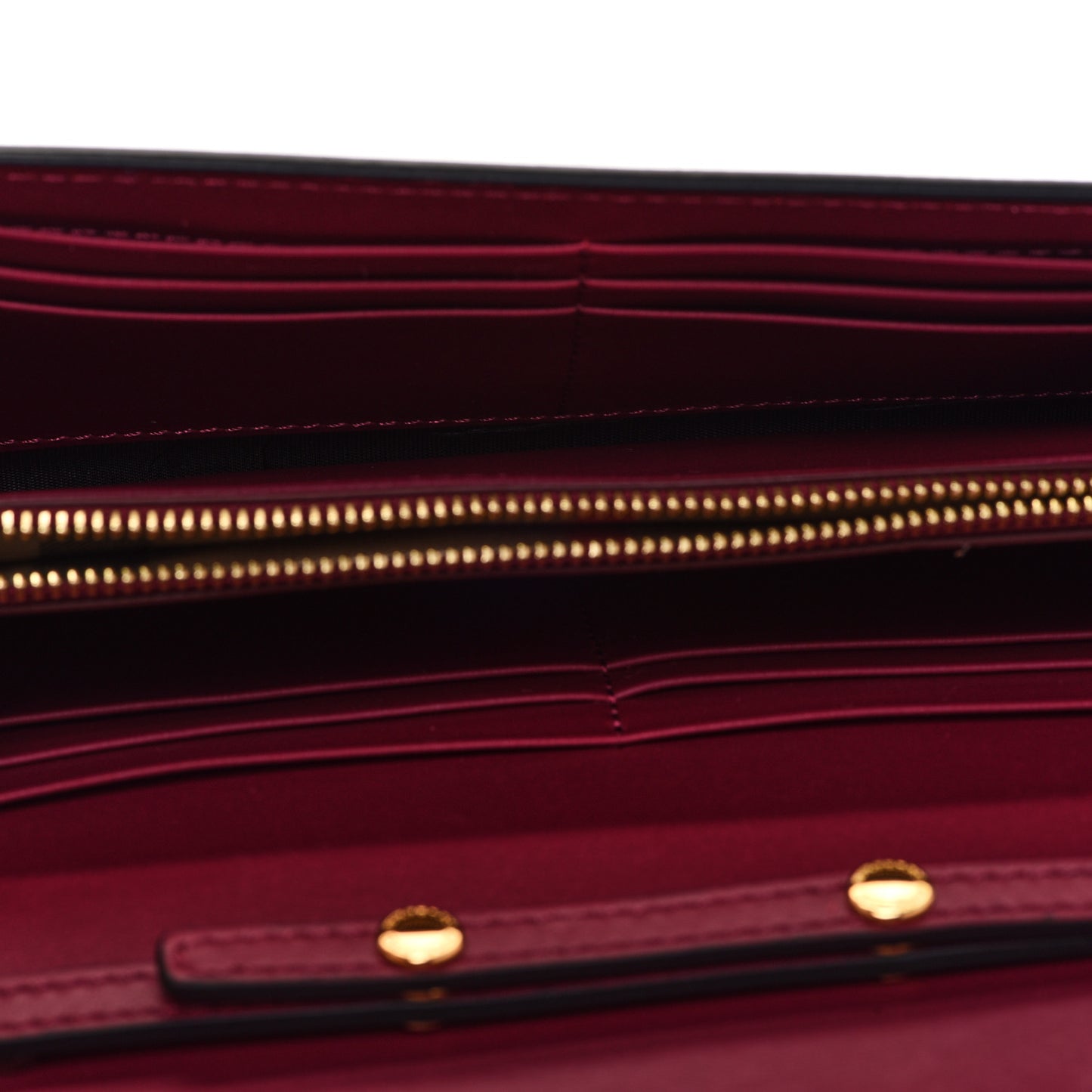 Grainy Calfskin Henley Wallet On Chain Burgundy