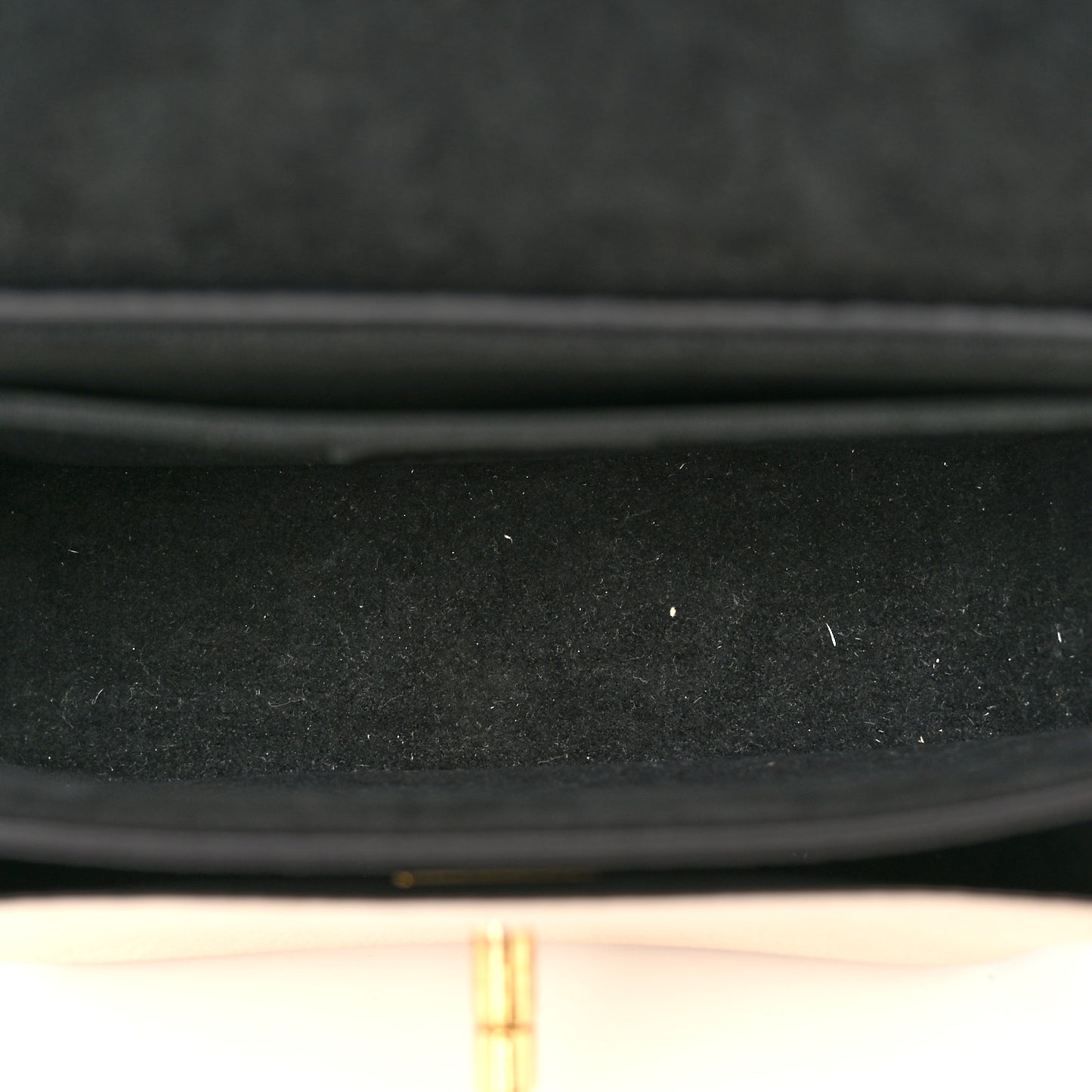 Grained Calfskin Lockme Tender Black