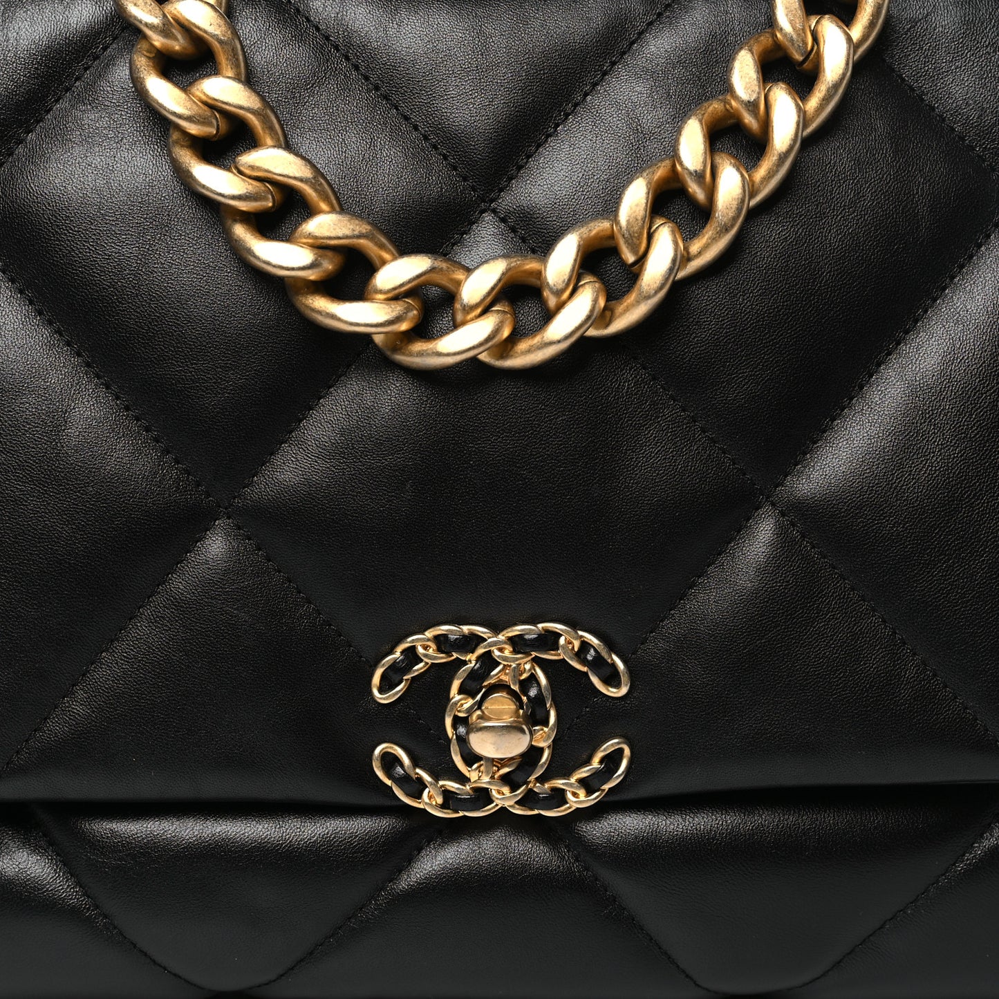 Lambskin Quilted Maxi Chanel 19 Flap Black