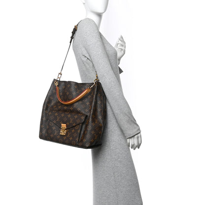 Louis Vuitton Monogram Metis 2 of 9