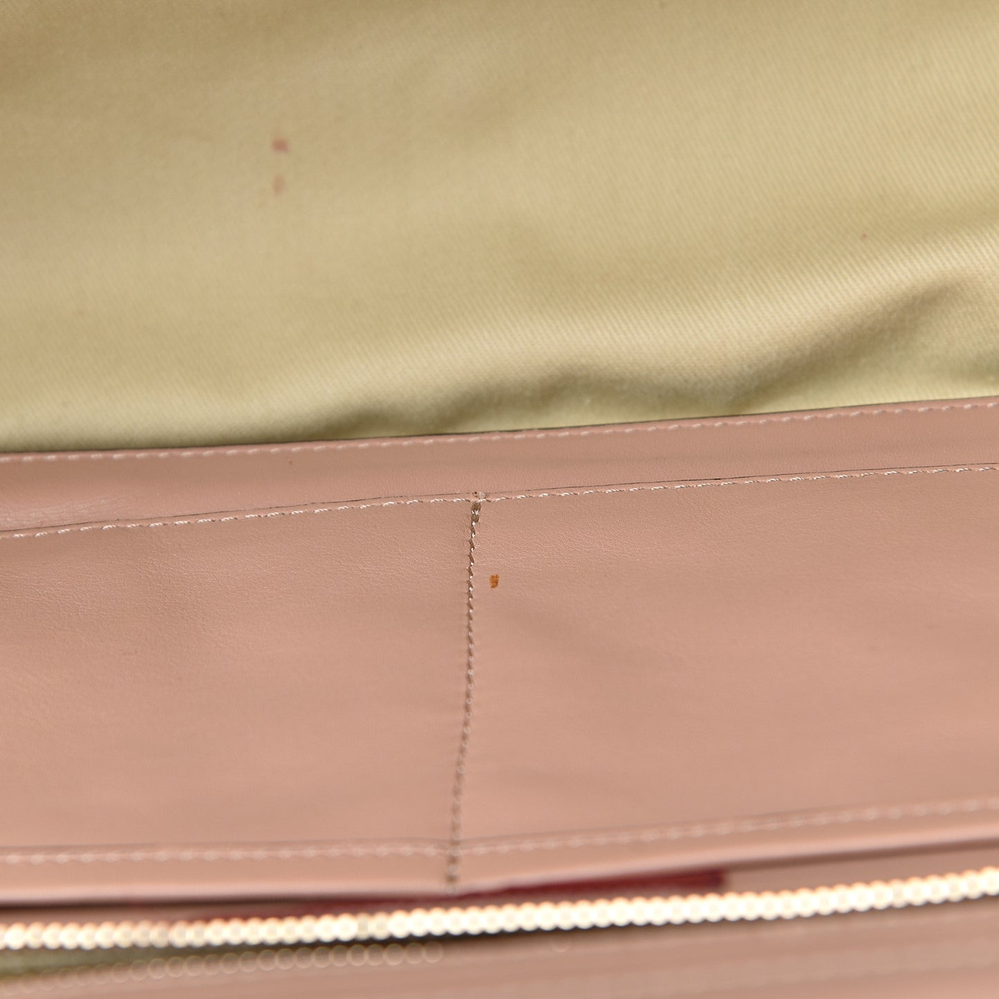 Vitello Medium Rockstud Tote Soft Noisette