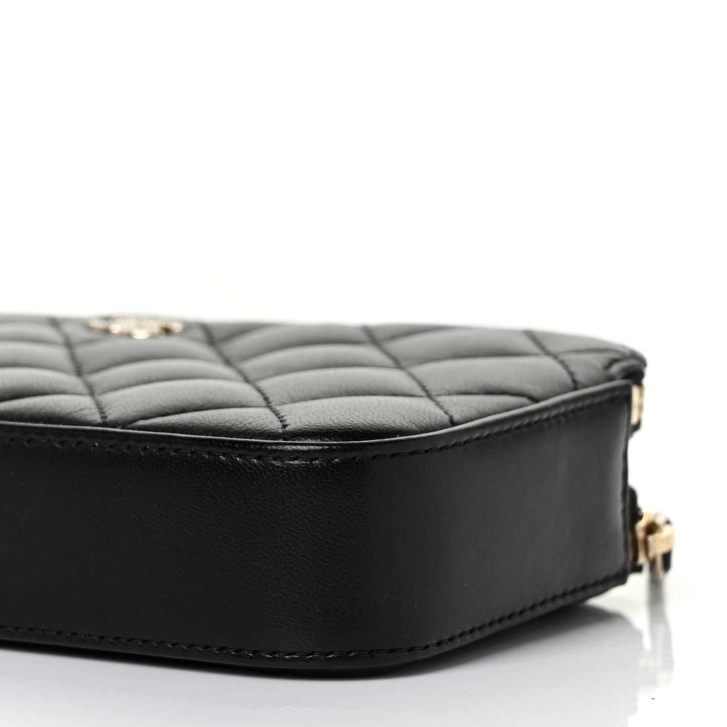 Iridescent Lambskin Quilted Pearl Clutch With Chain Black