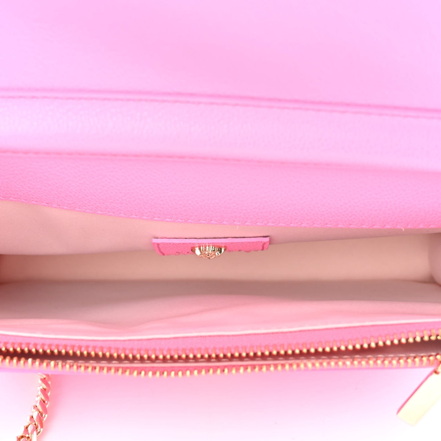 Grained Calfskin Medusa Wallet On Chain Pink