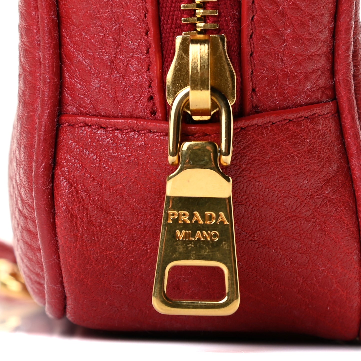 Vitello Daino Mini Camera Crossbody Rosso