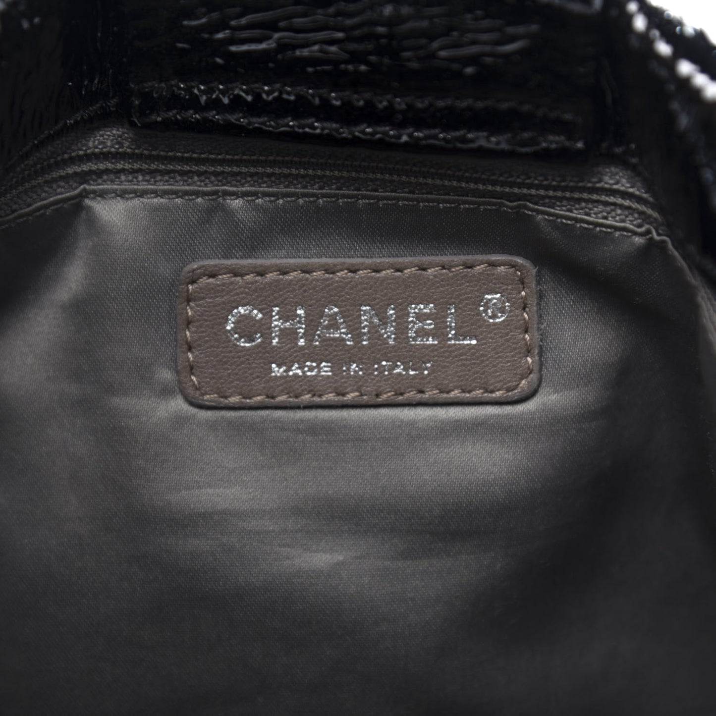 Crinkled Patent Modern Chain Flap Black