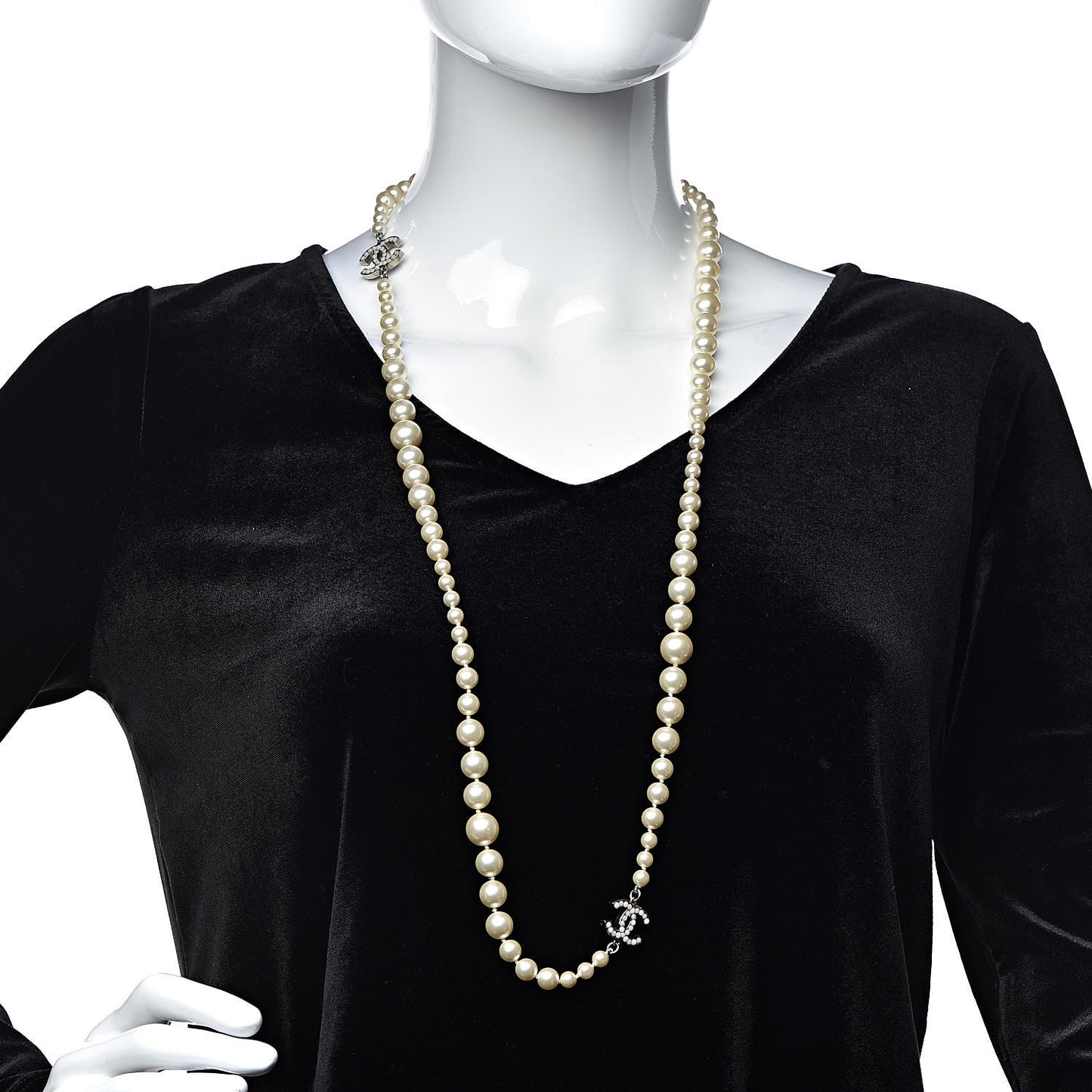Graduated Pearl CC Long Necklace Silver